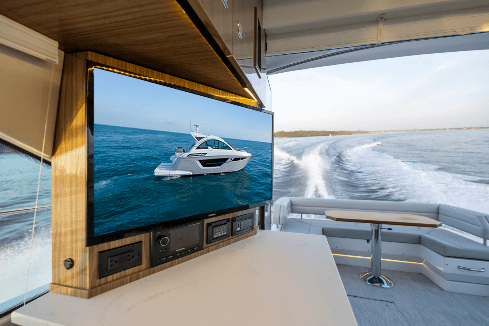 2024 Cruisers Yachts 50 Cantius - Photo 33