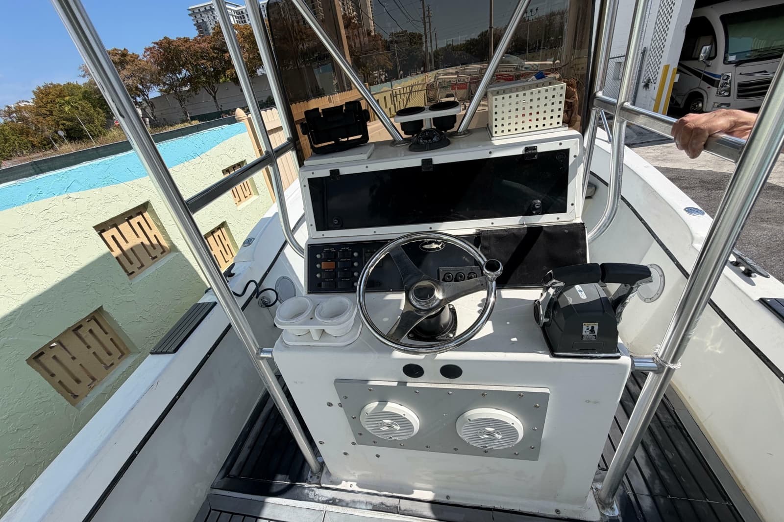 1997 Dusky 256 Center Console - Photo 4
