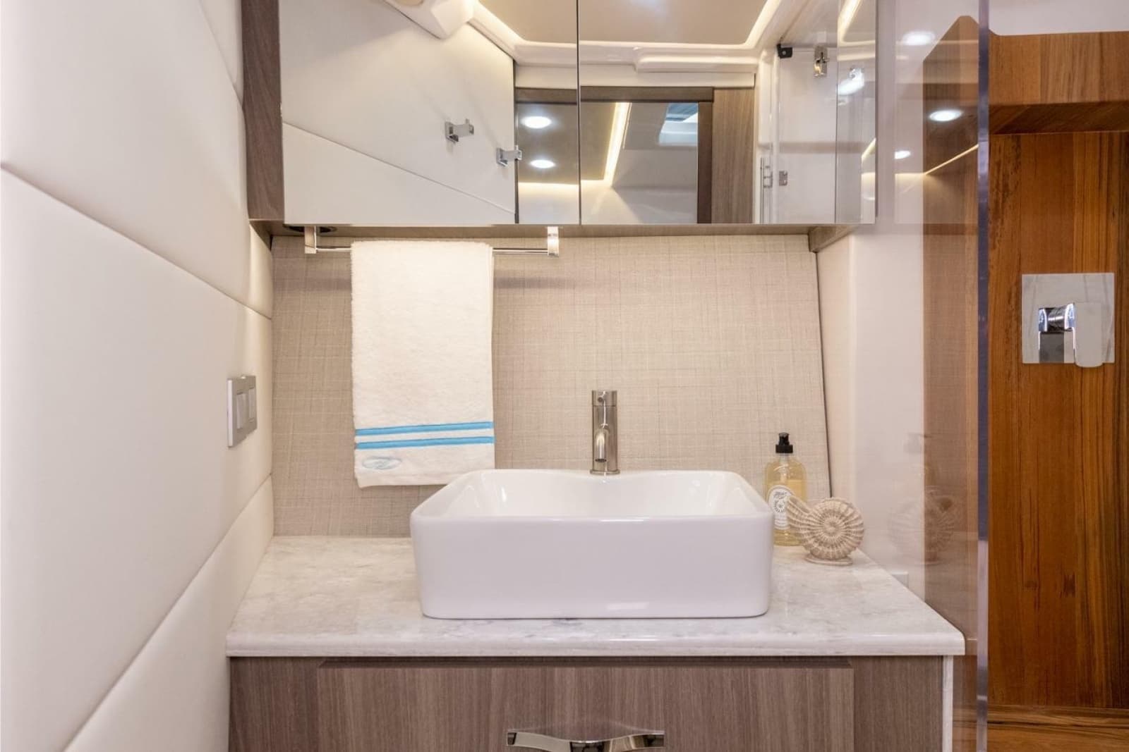 2023 Regal 36 XO - Photo 25