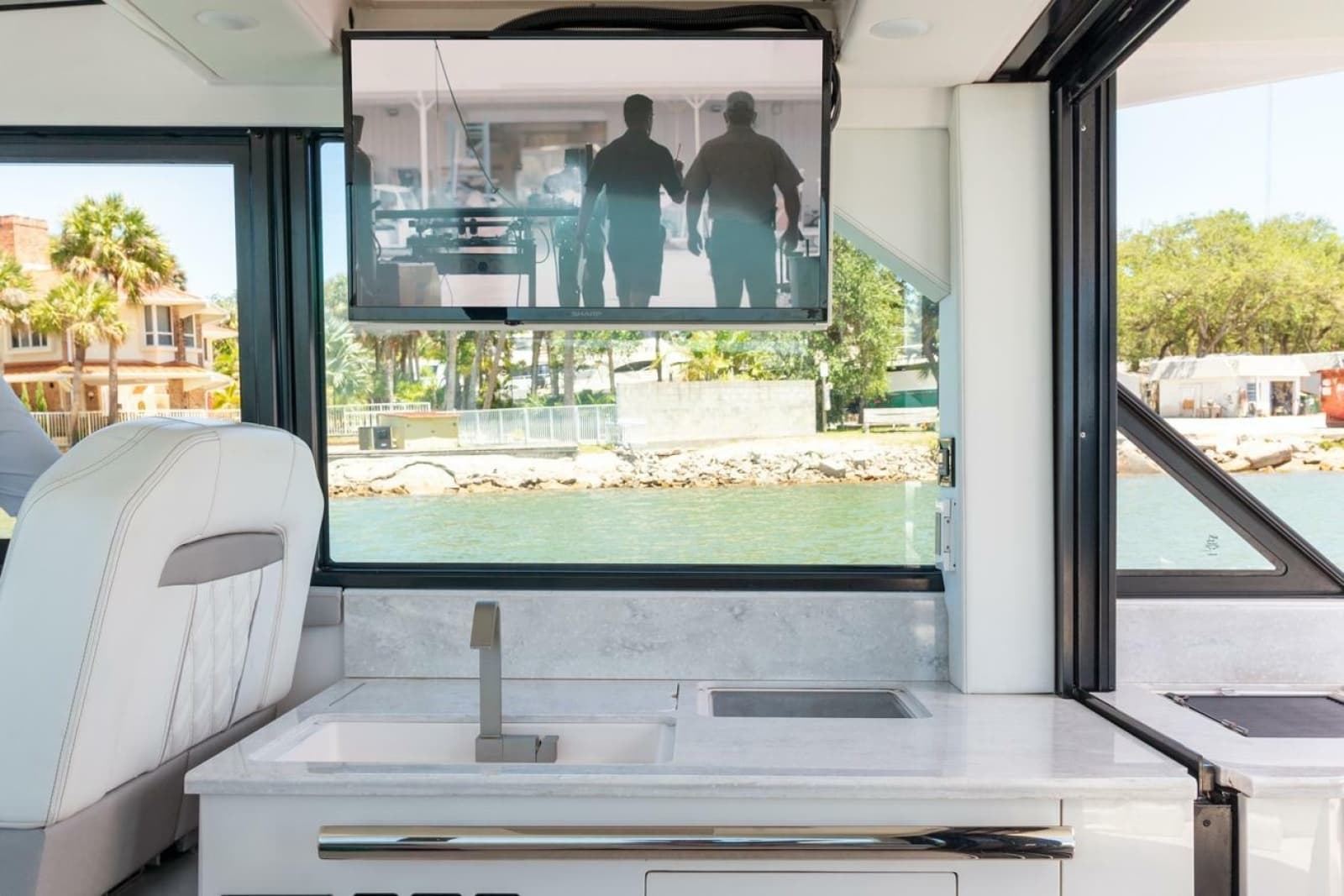 2023 Regal 36 XO - Photo 16