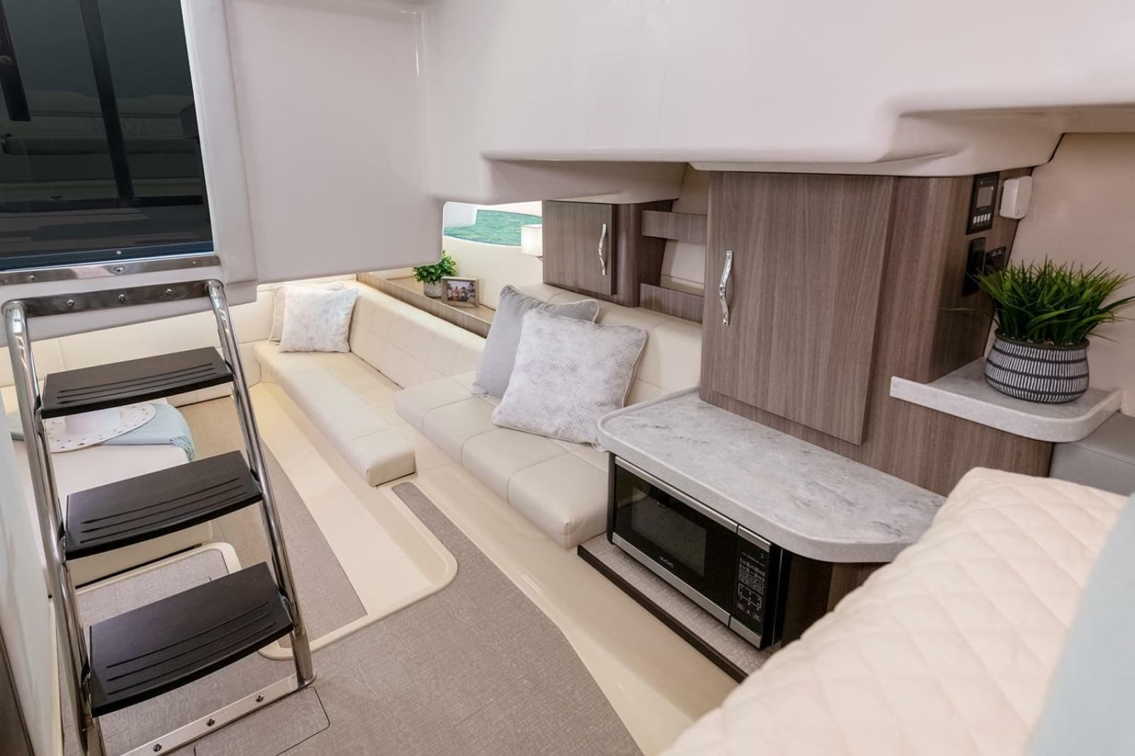 2023 Regal 36 XO - Photo 21
