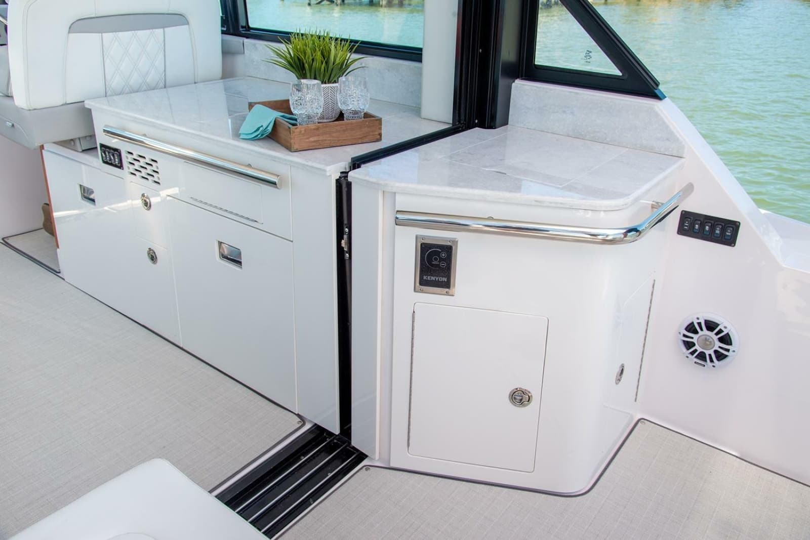 2023 Regal 36 XO - Photo 15