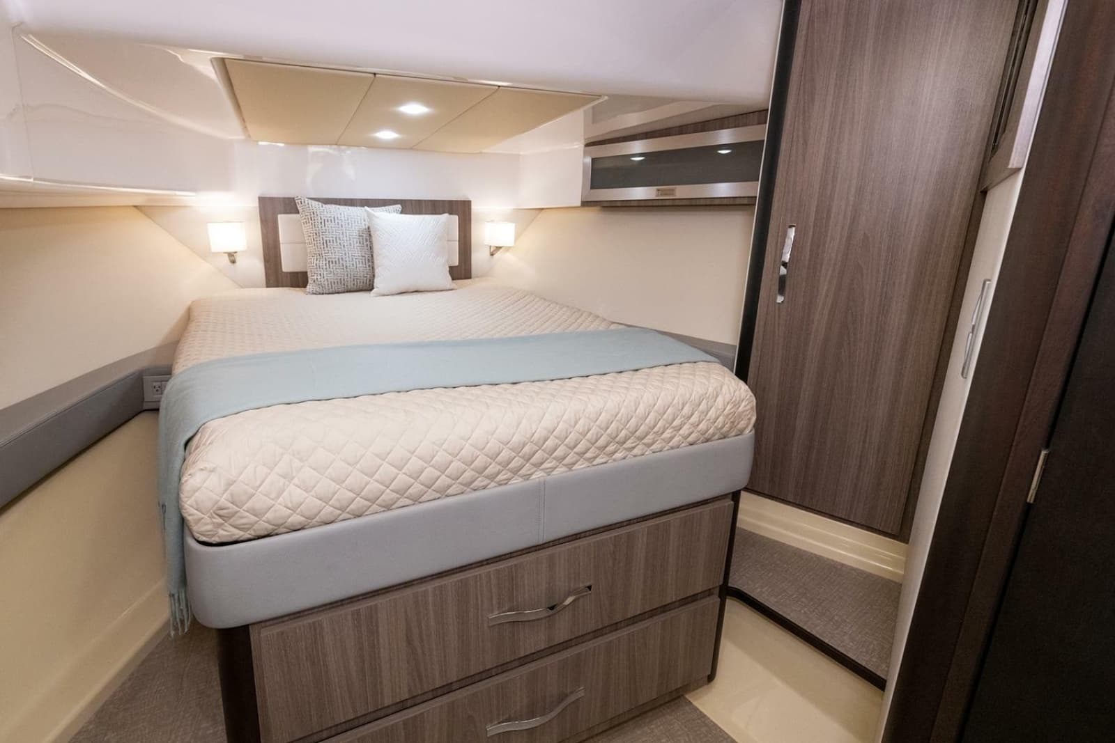 2023 Regal 36 XO - Photo 24