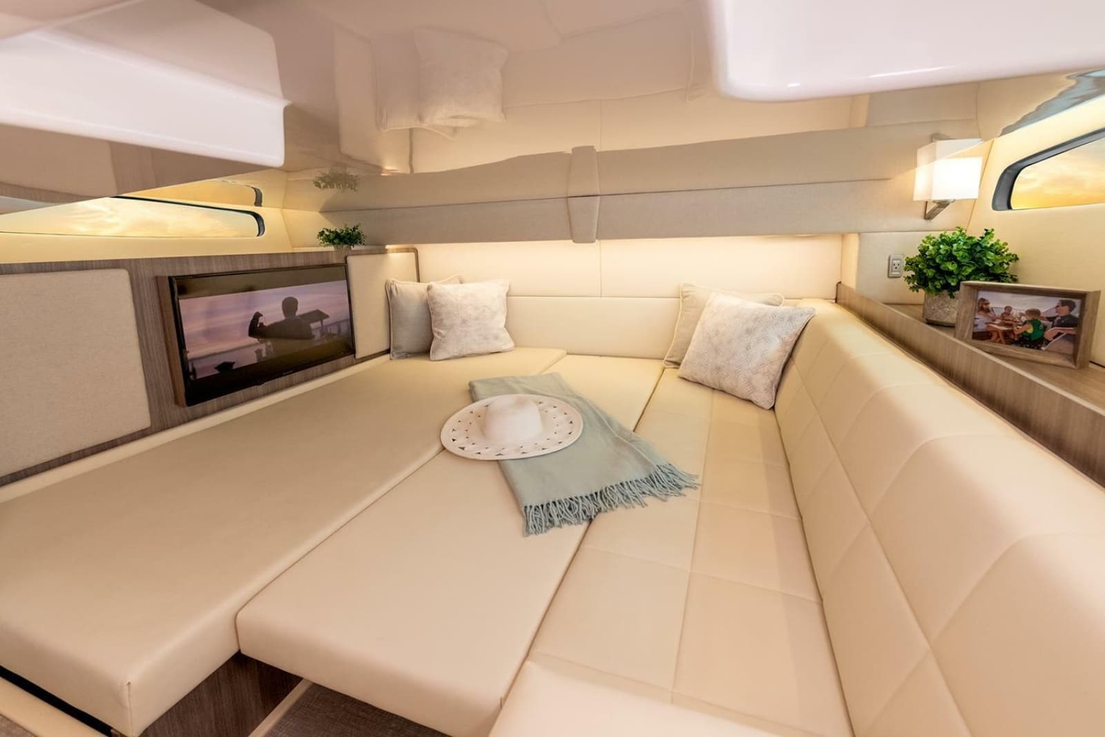 2023 Regal 36 XO - Photo 23
