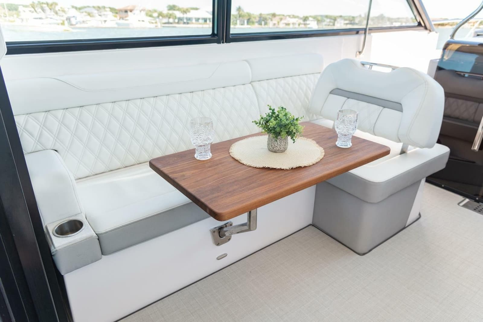 2023 Regal 36 XO - Photo 14