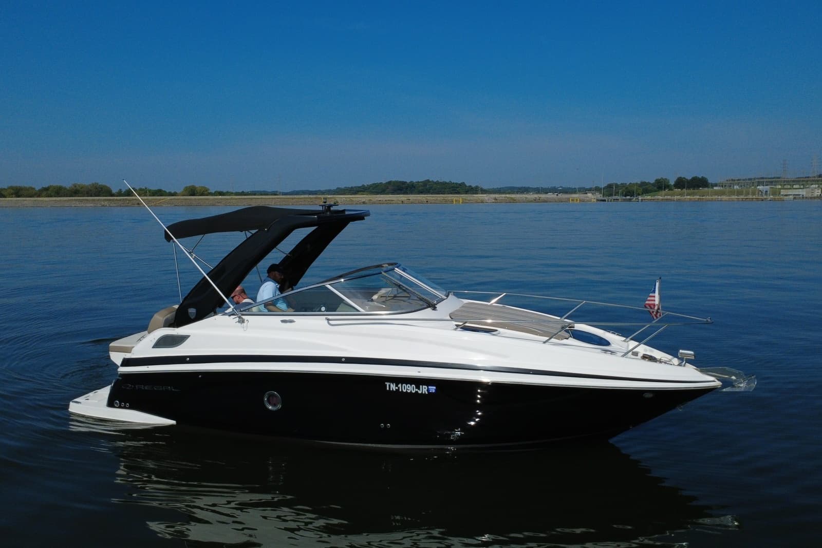 2018 Regal 28 Express - Photo 12