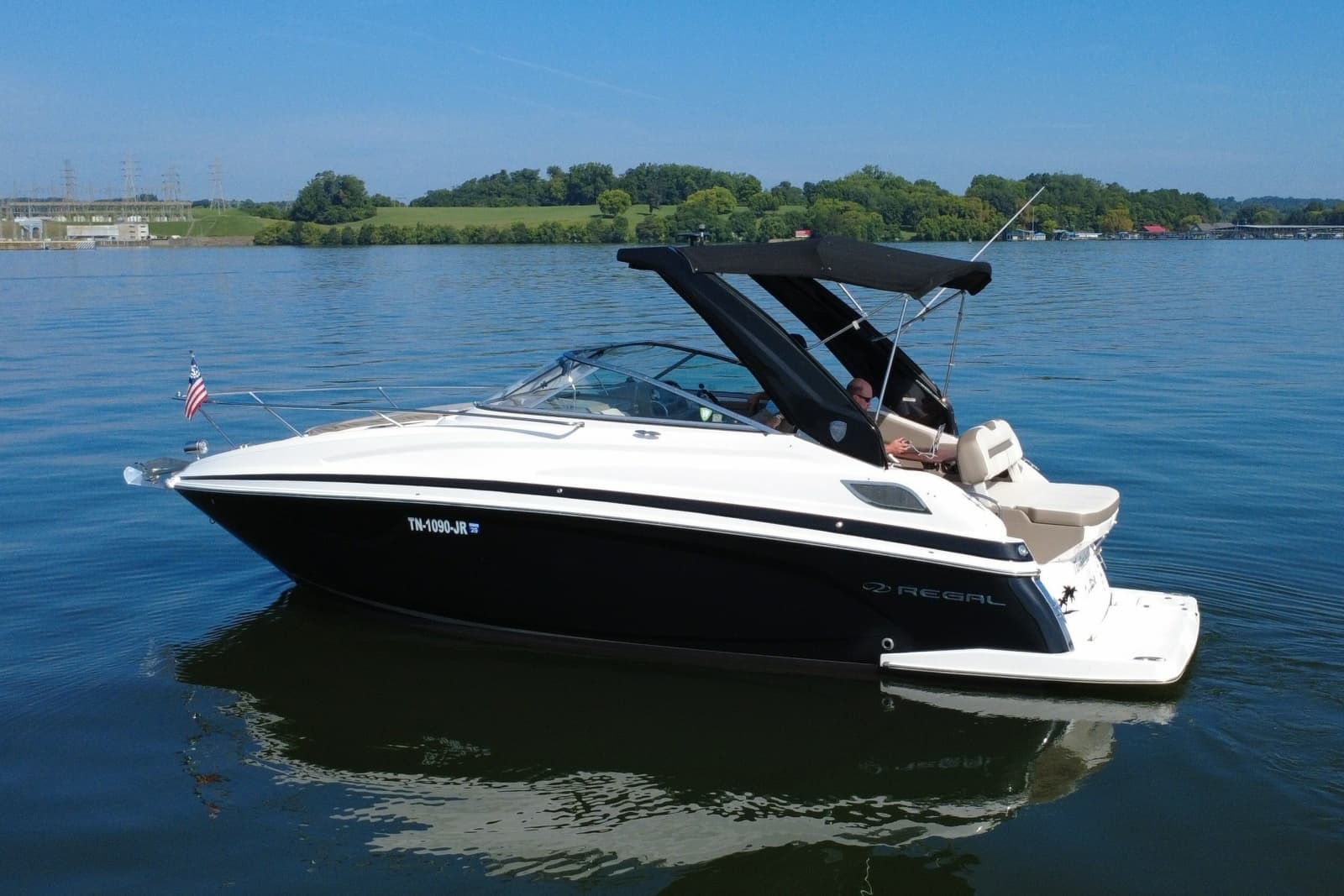 2018 Regal 28 Express - Photo 9