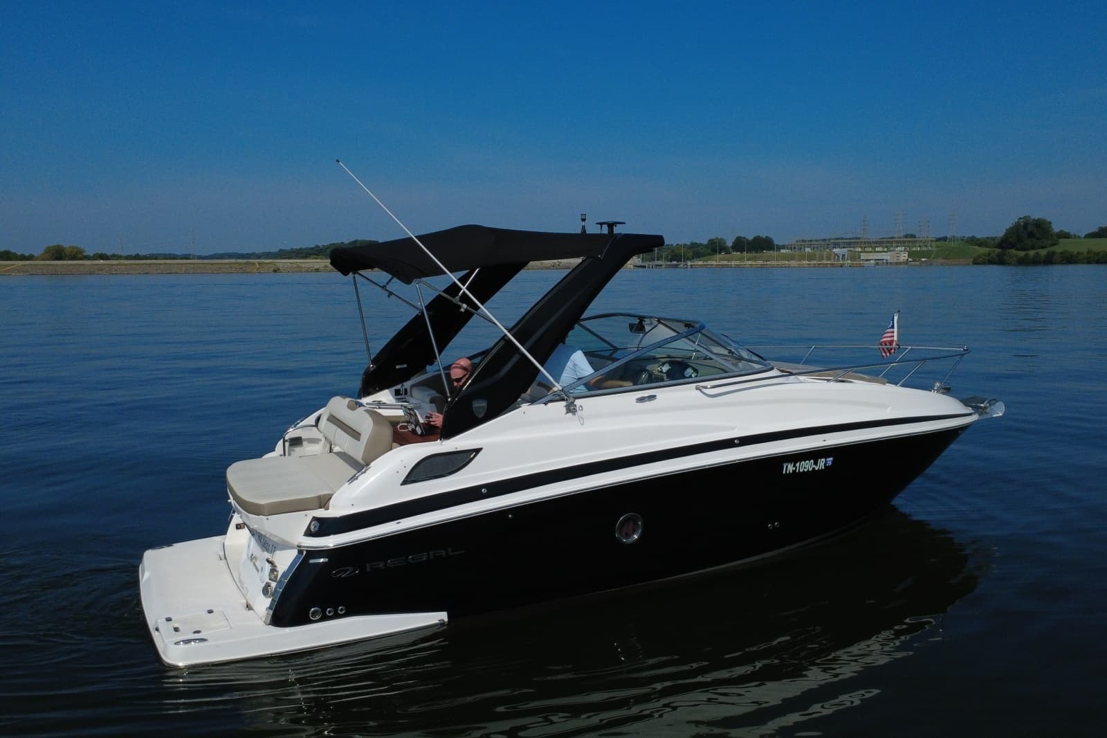 2018 Regal 28 Express - Photo 11
