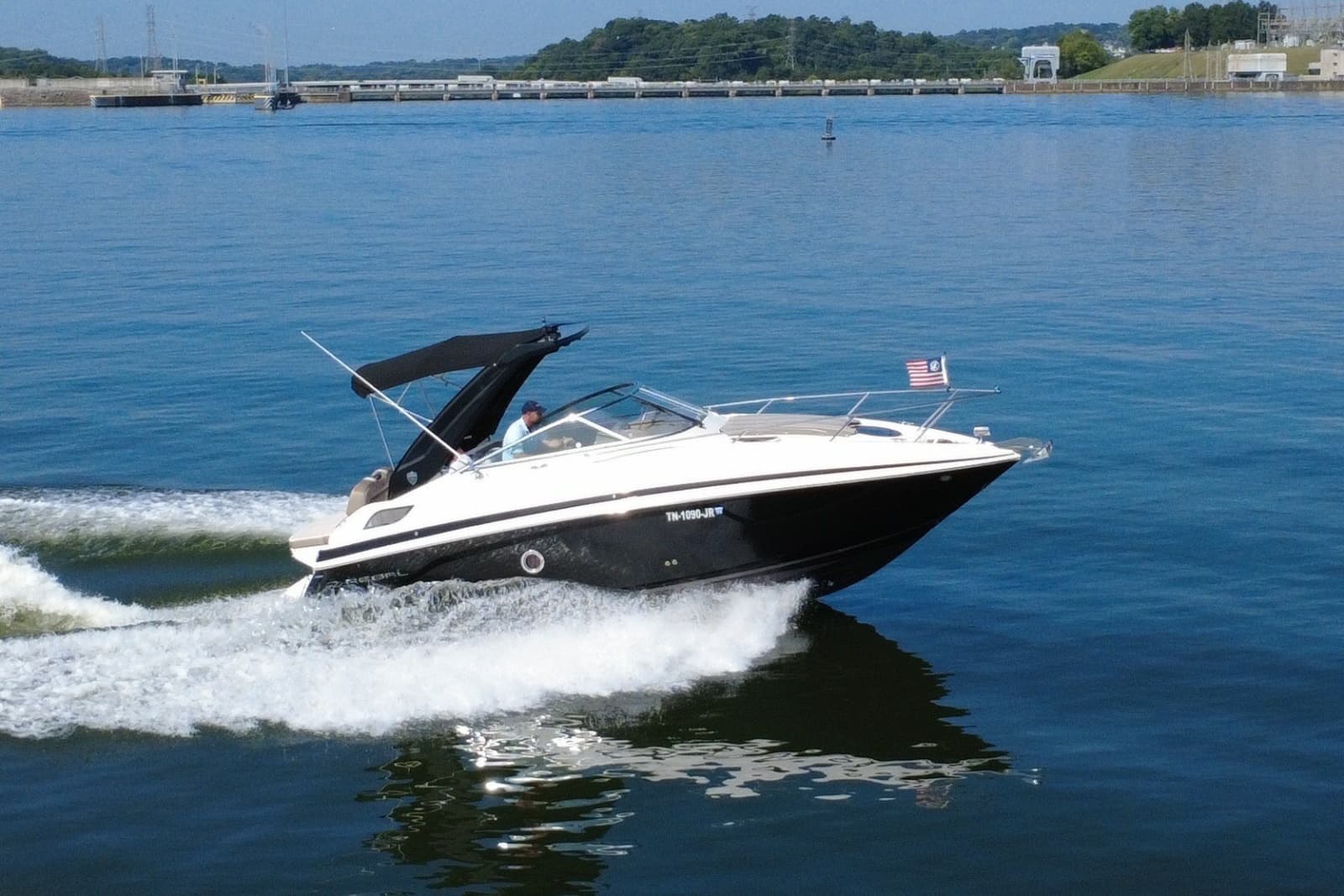 2018 Regal 28 Express - Photo 6