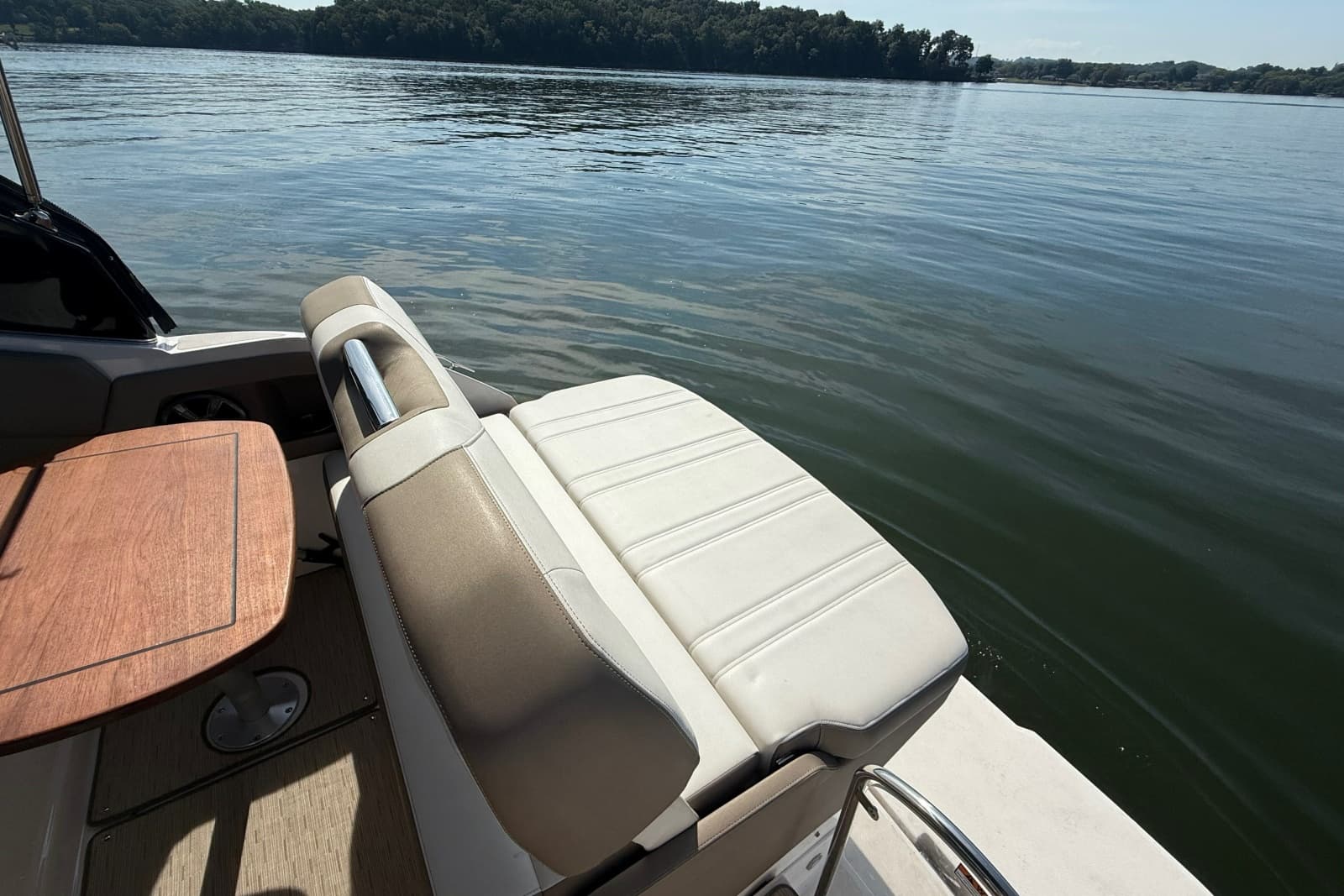2018 Regal 28 Express - Photo 15