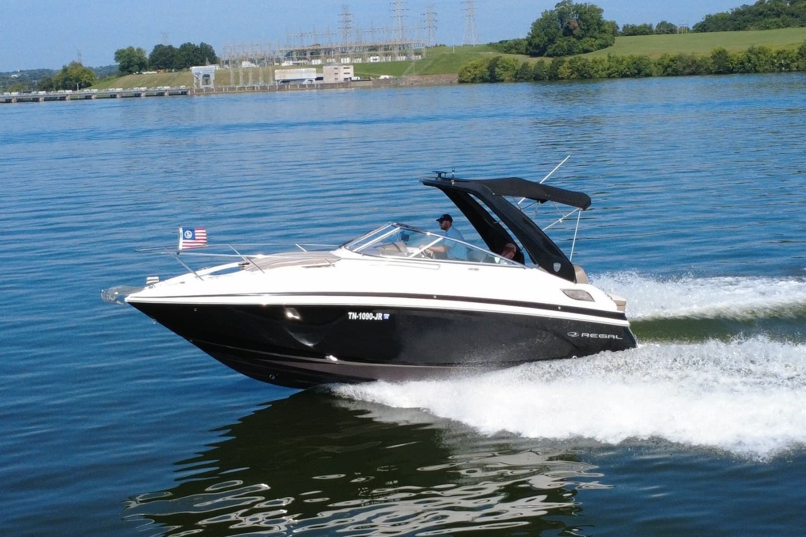 2018 Regal 28 Express - Photo 5