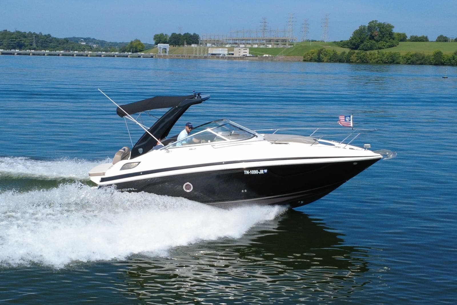 2018 Regal 28 Express - Photo 2