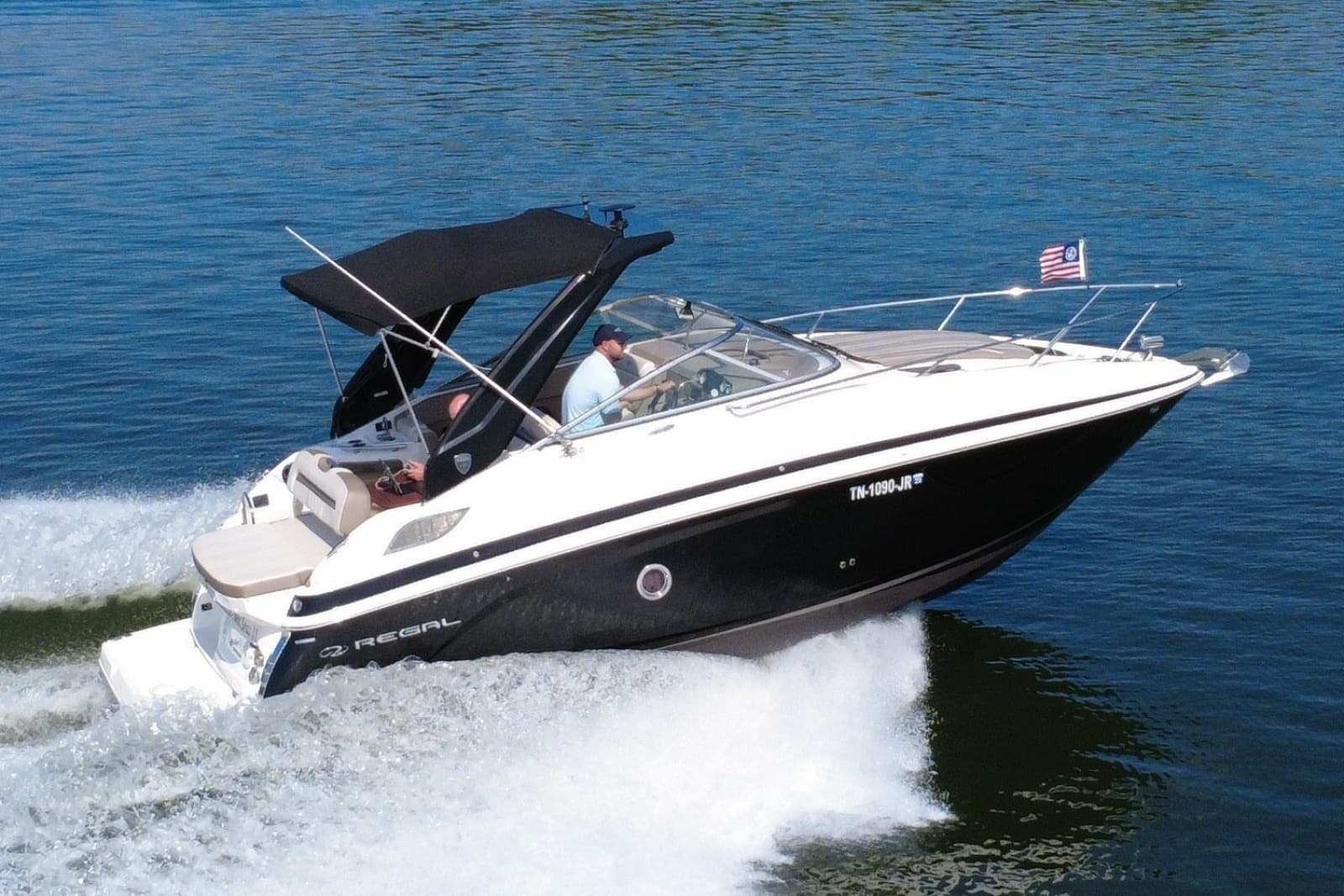 2018 Regal 28 Express - Photo 4
