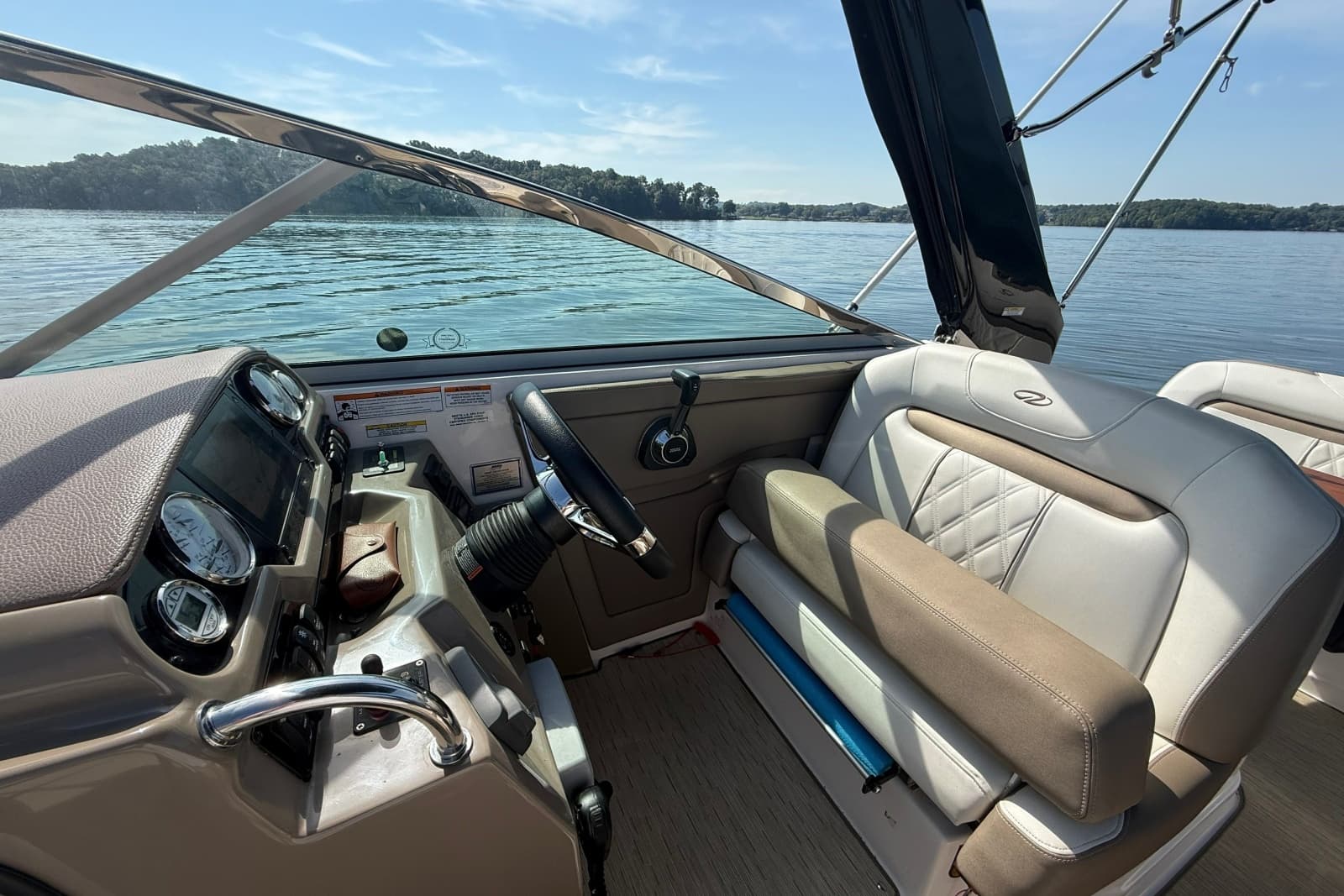 2018 Regal 28 Express - Photo 20