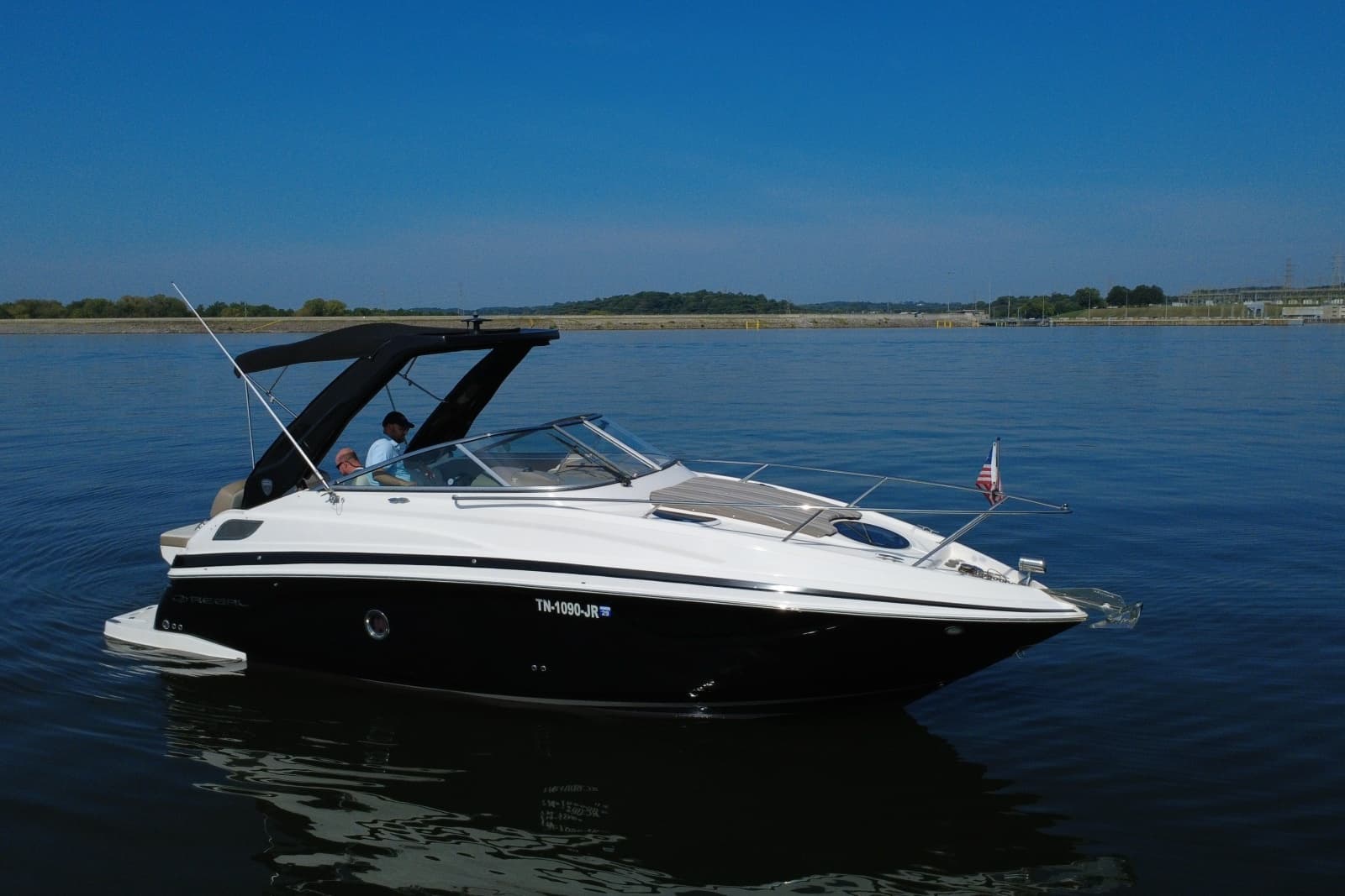 2018 Regal 28 Express - Photo 13