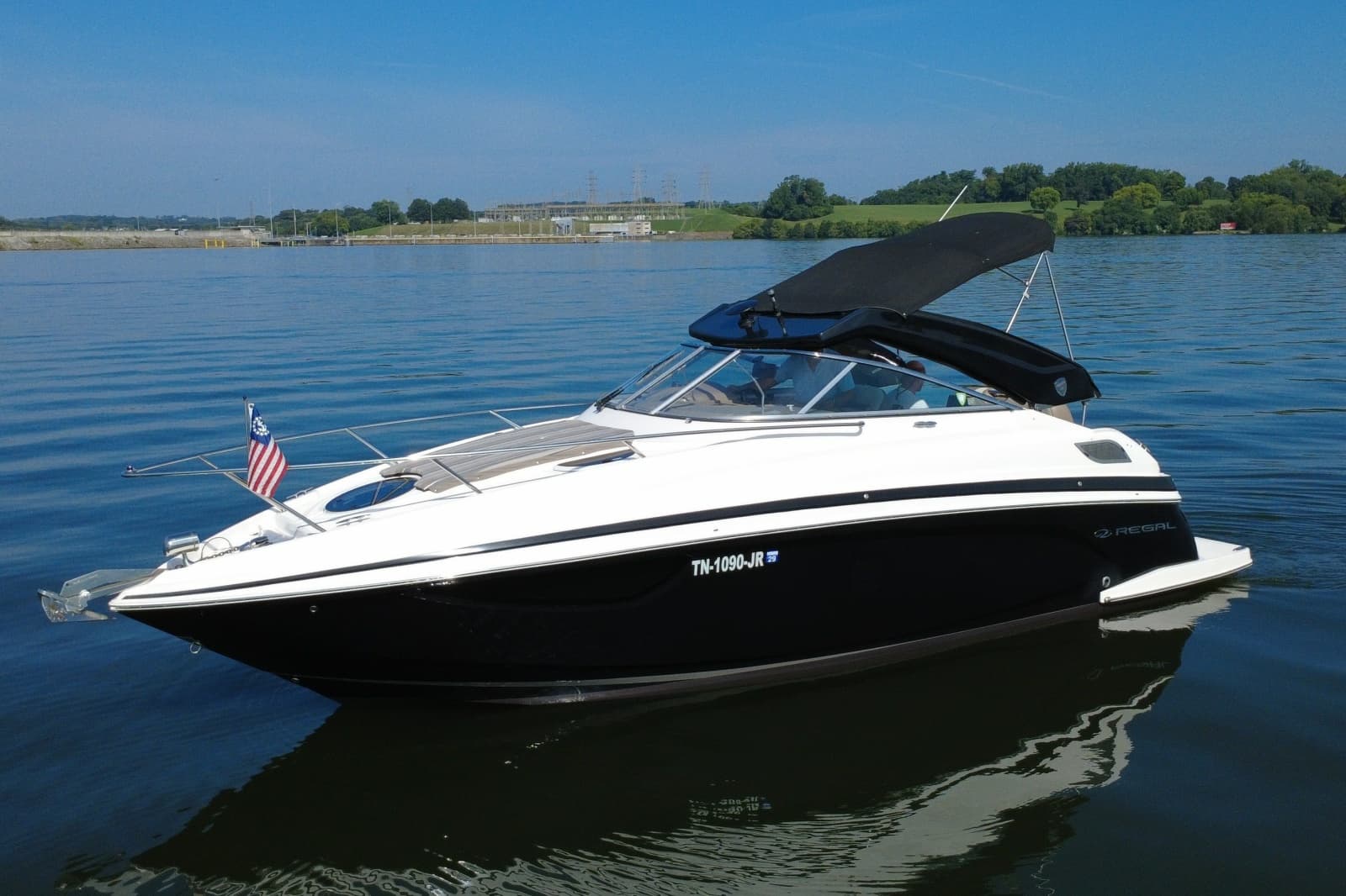 2018 Regal 28 Express - Photo 8