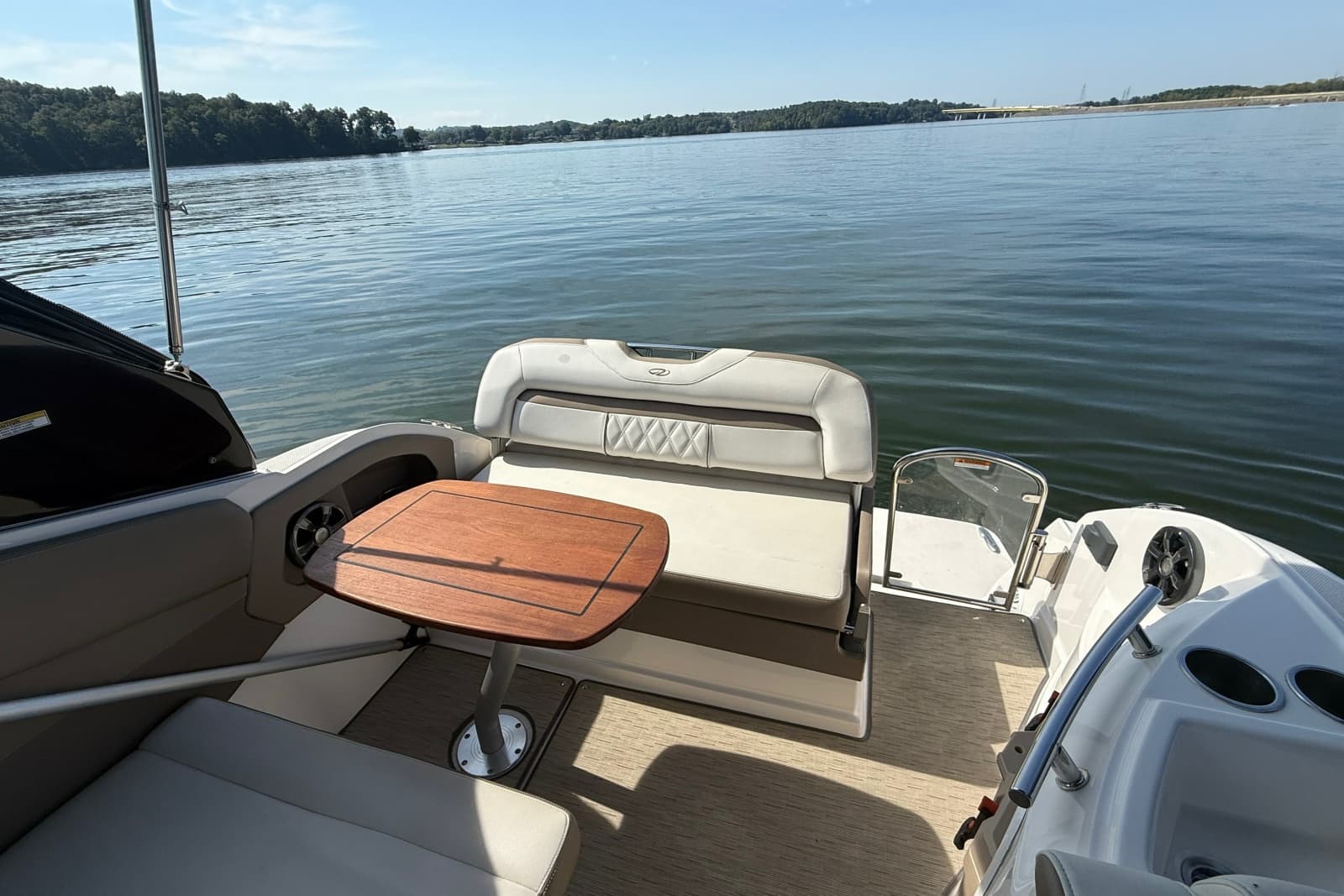 2018 Regal 28 Express - Photo 16