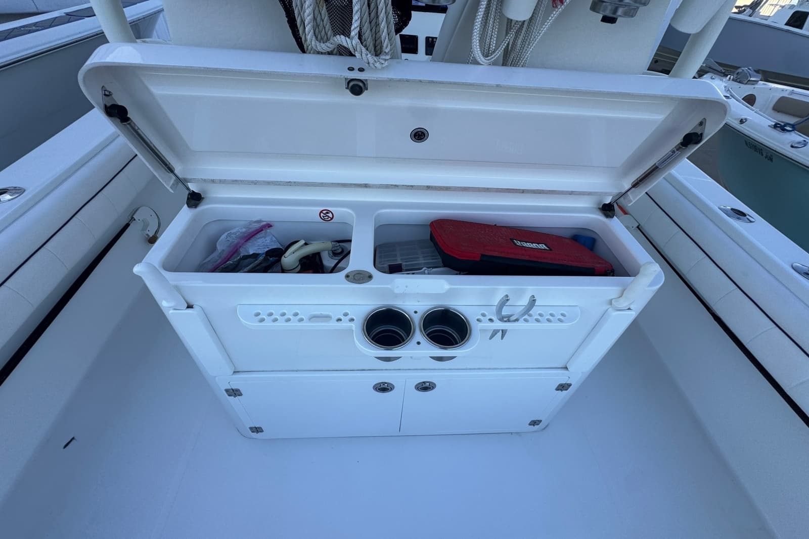 2016 Regulator 34 - Photo 14