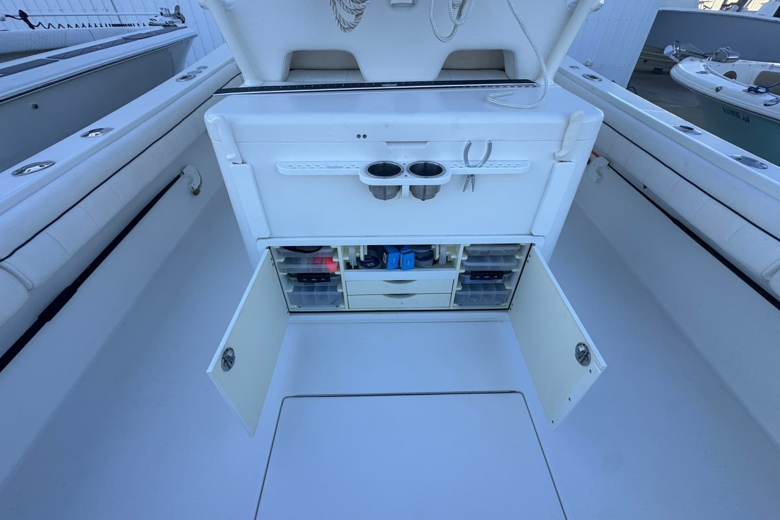 2016 Regulator 34 - Photo 15