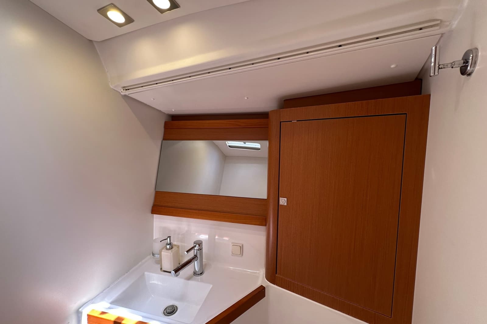 2014 Beneteau Oceanis 48 - Photo 17
