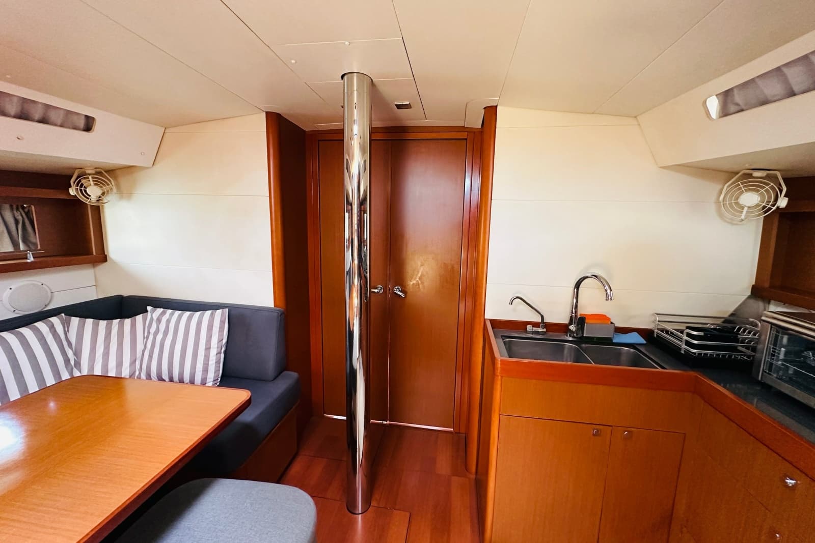 2014 Beneteau Oceanis 48 - Photo 19