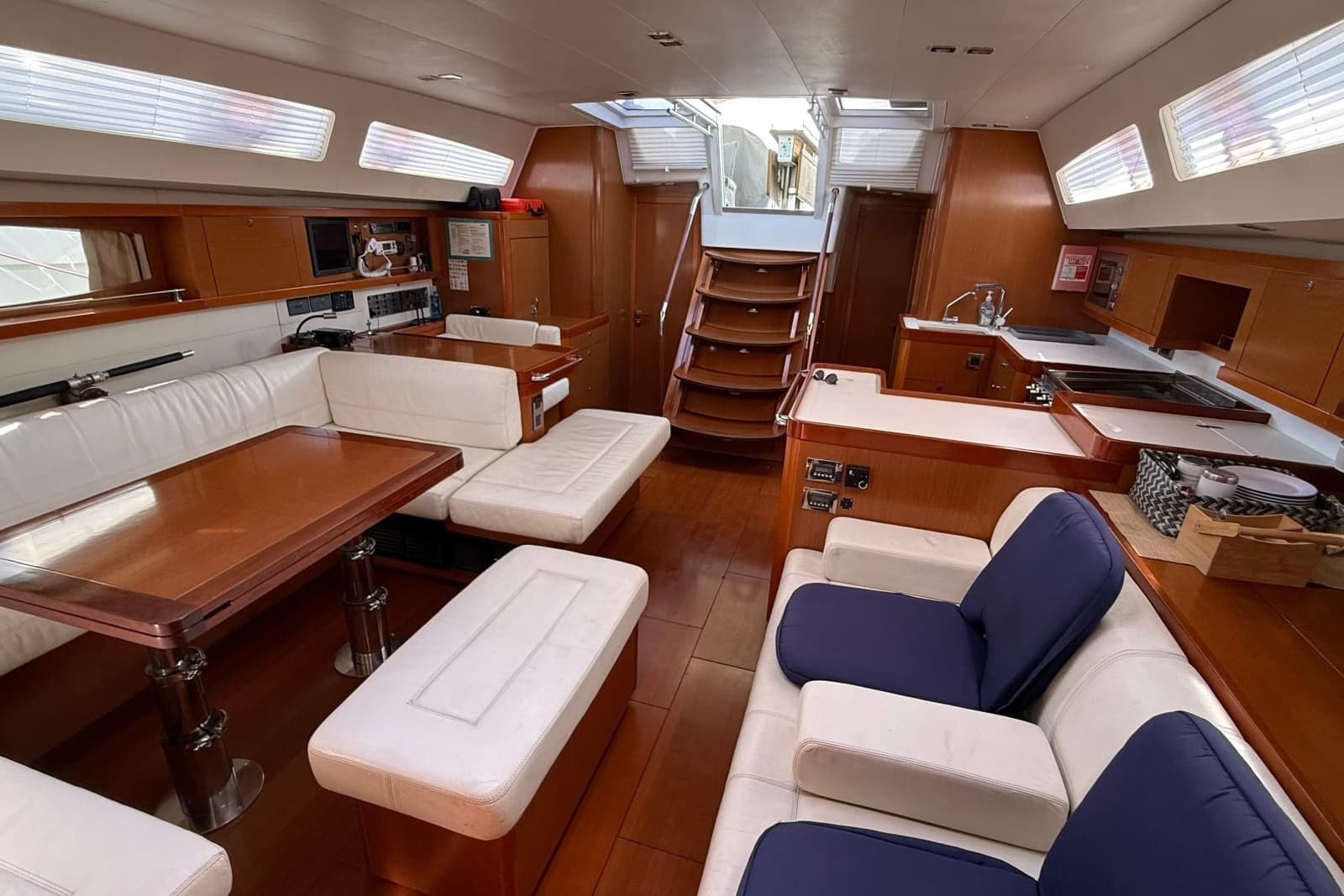 2013 Beneteau Oceanis 58 - Photo 11