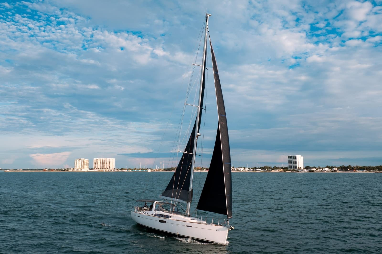 2013 Beneteau Oceanis 58 - Photo 18