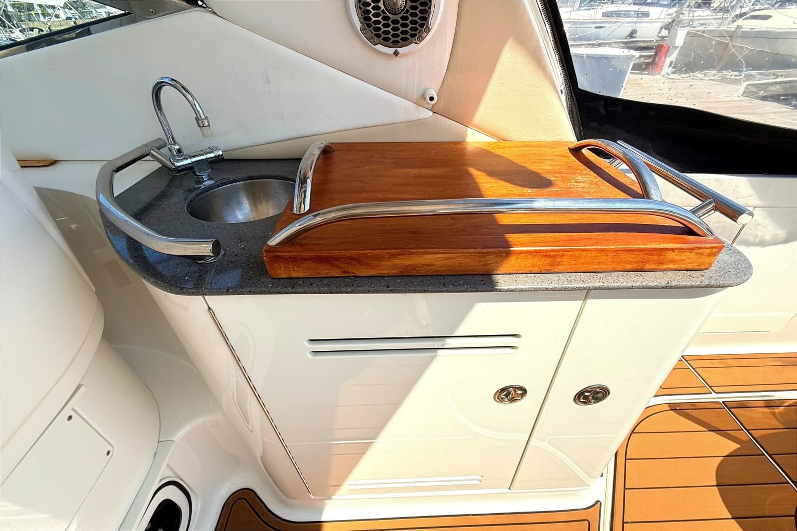 2013 Sea Ray Sundancer 370 - Photo 9