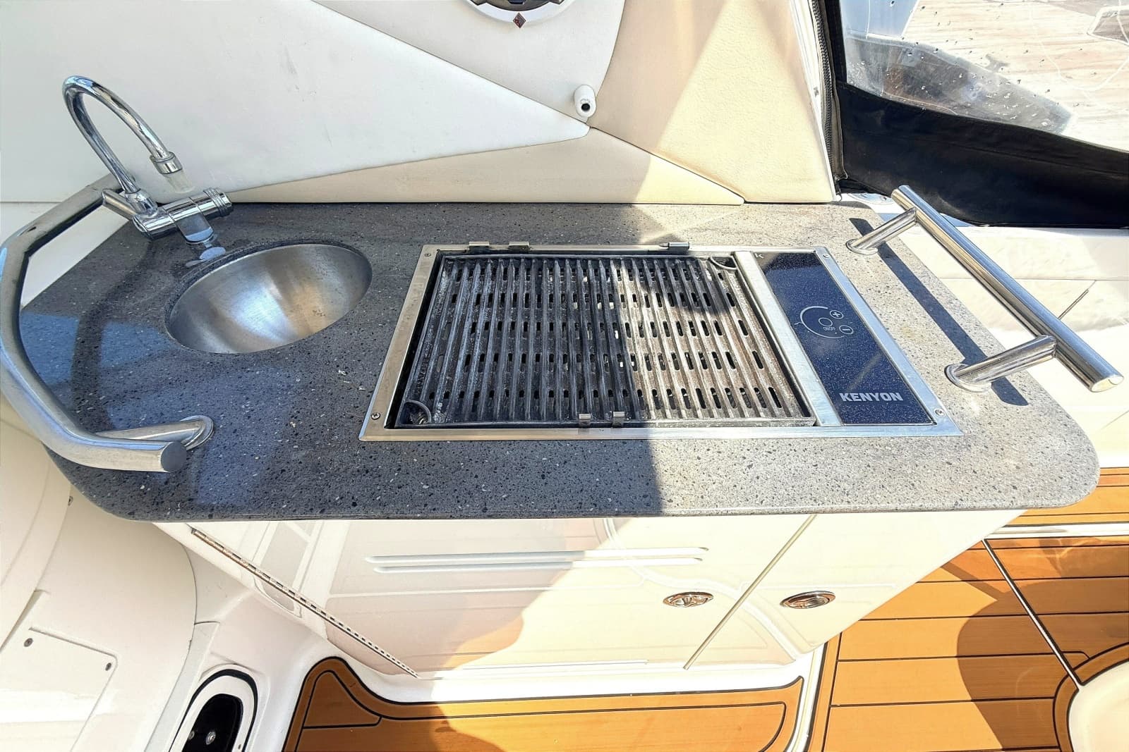 2013 Sea Ray Sundancer 370 - Photo 10