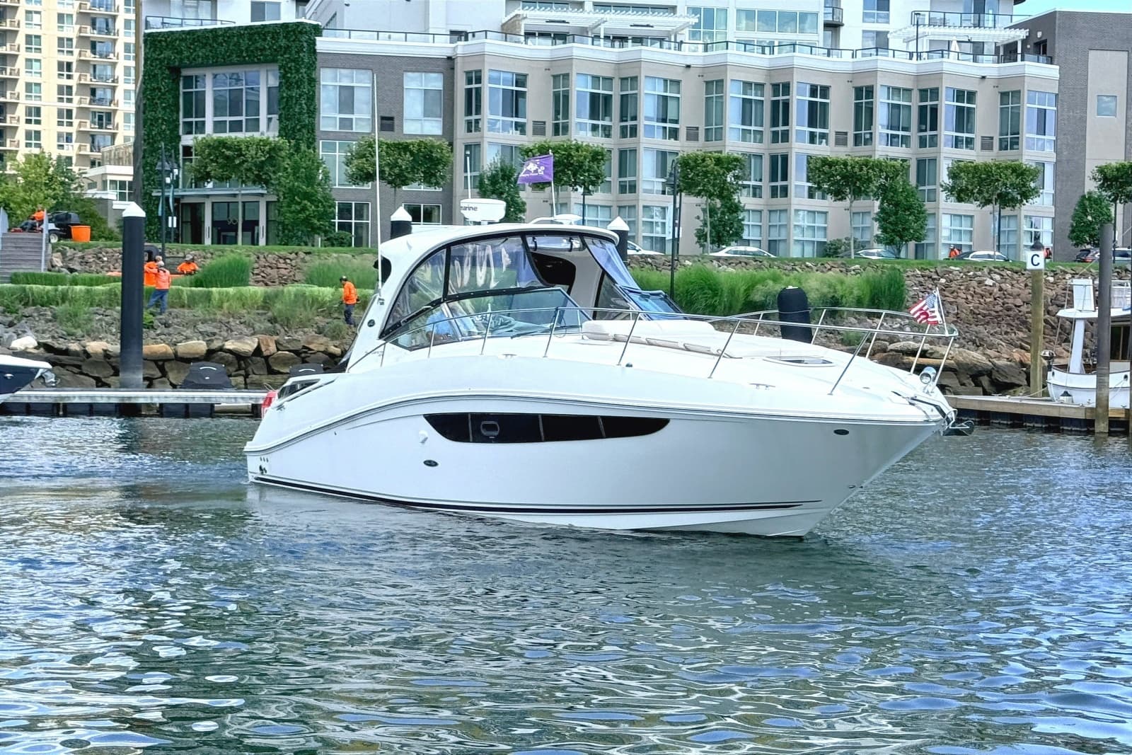 2013 Sea Ray Sundancer 370 - Photo 3