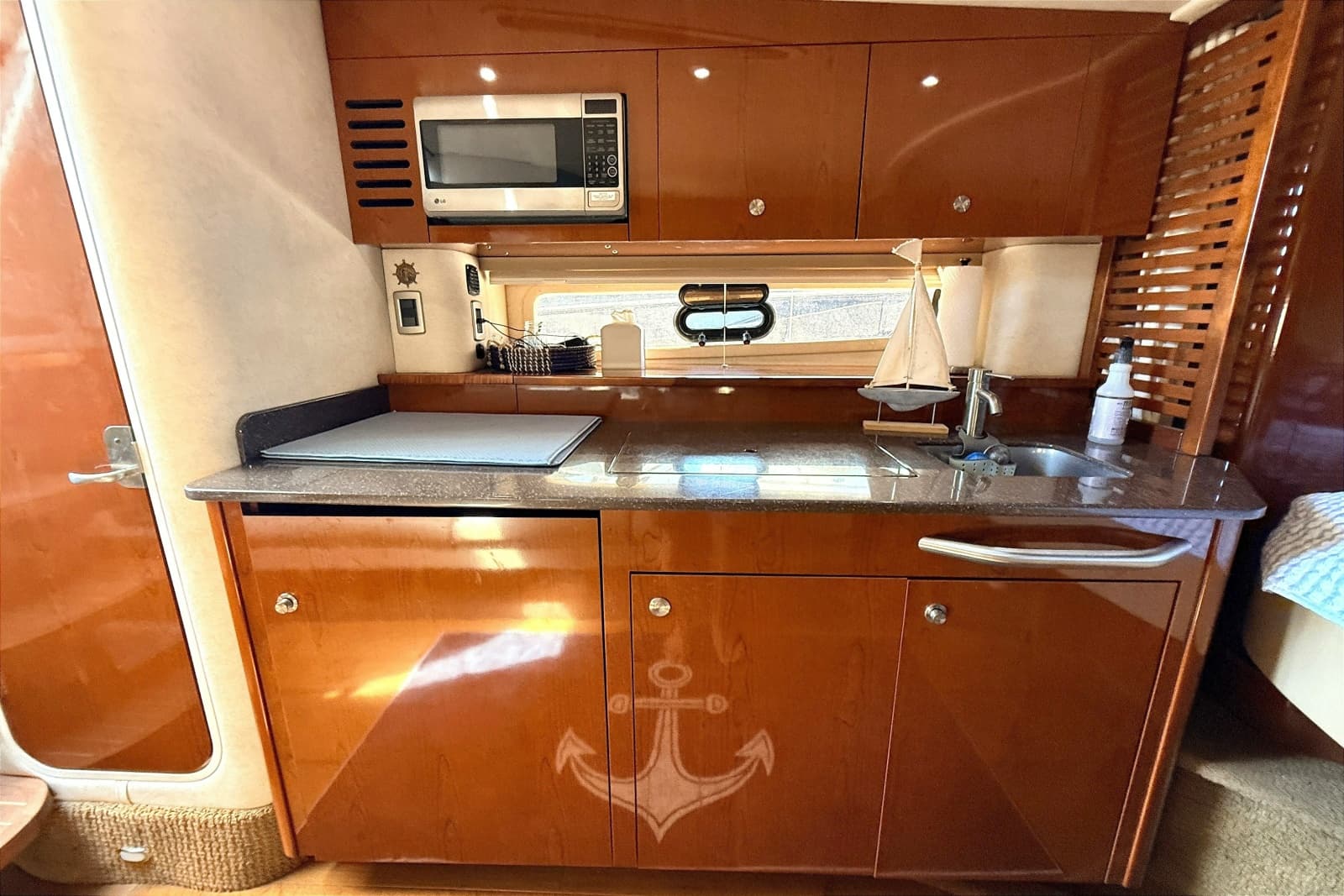 2013 Sea Ray Sundancer 370 - Photo 19