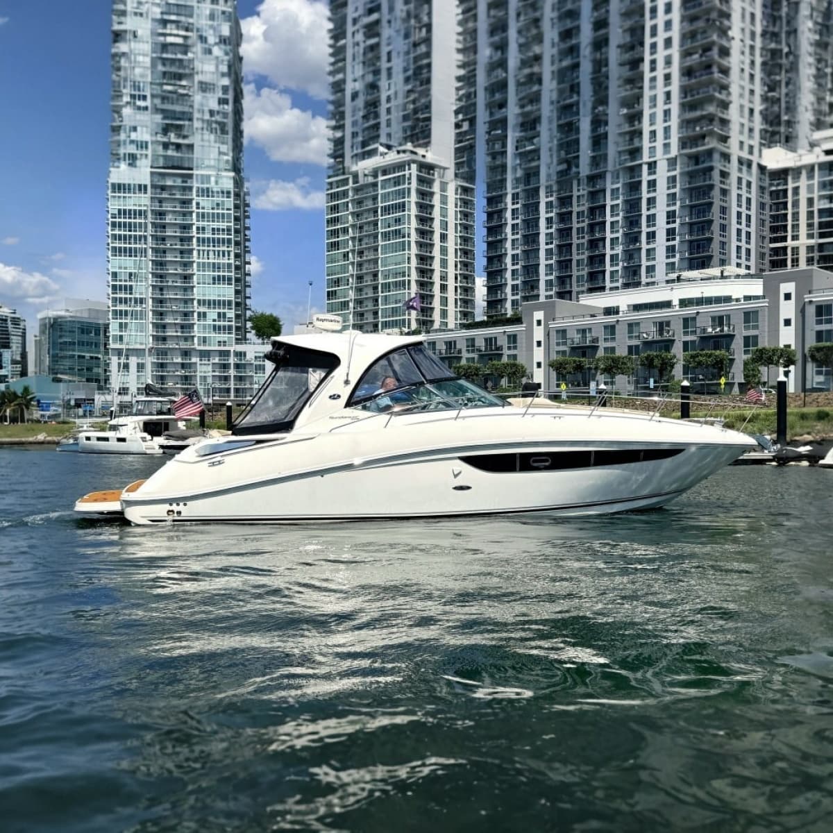 2013 Sea Ray Sundancer 370 - Photo 1