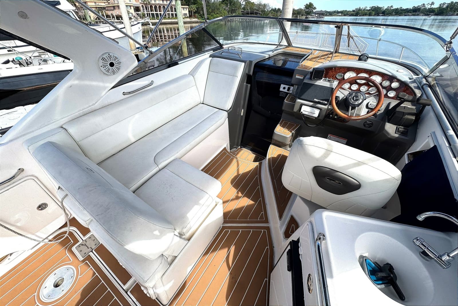 2010 Regal 2860 Window Express - Photo 9
