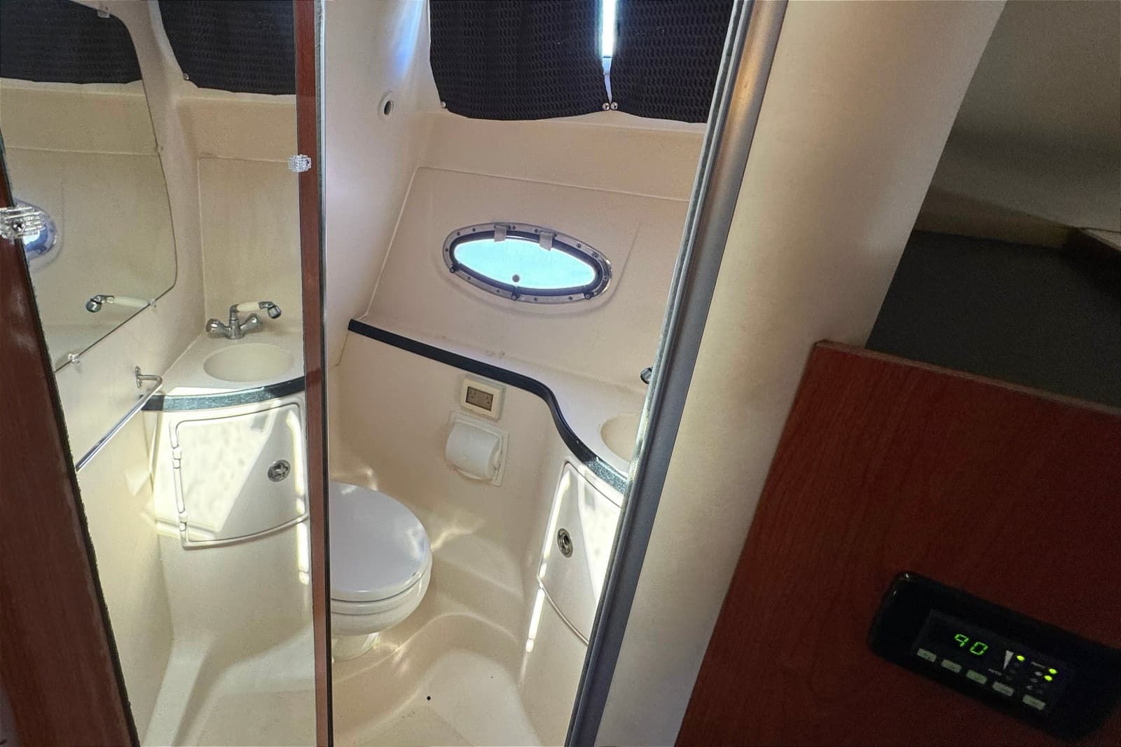 2010 Regal 2860 Window Express - Photo 37