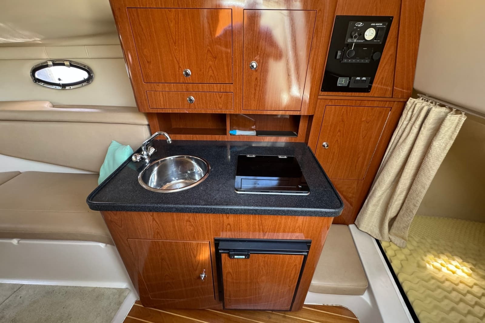 2010 Regal 2860 Window Express - Photo 29