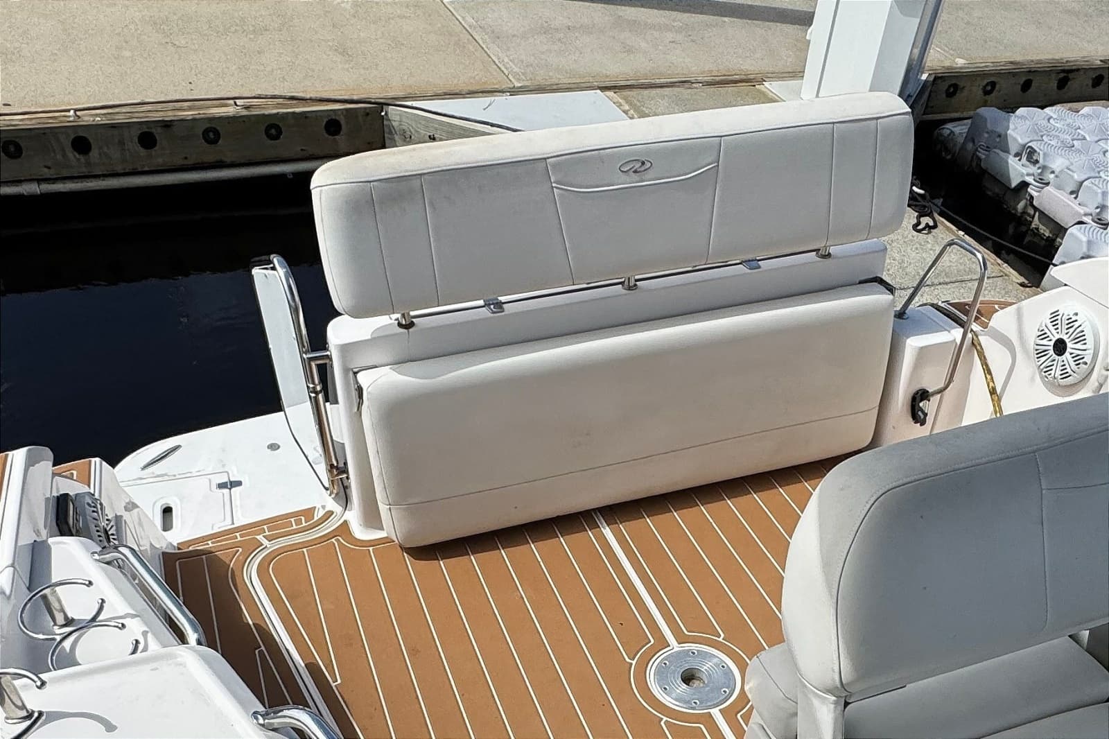 2010 Regal 2860 Window Express - Photo 18