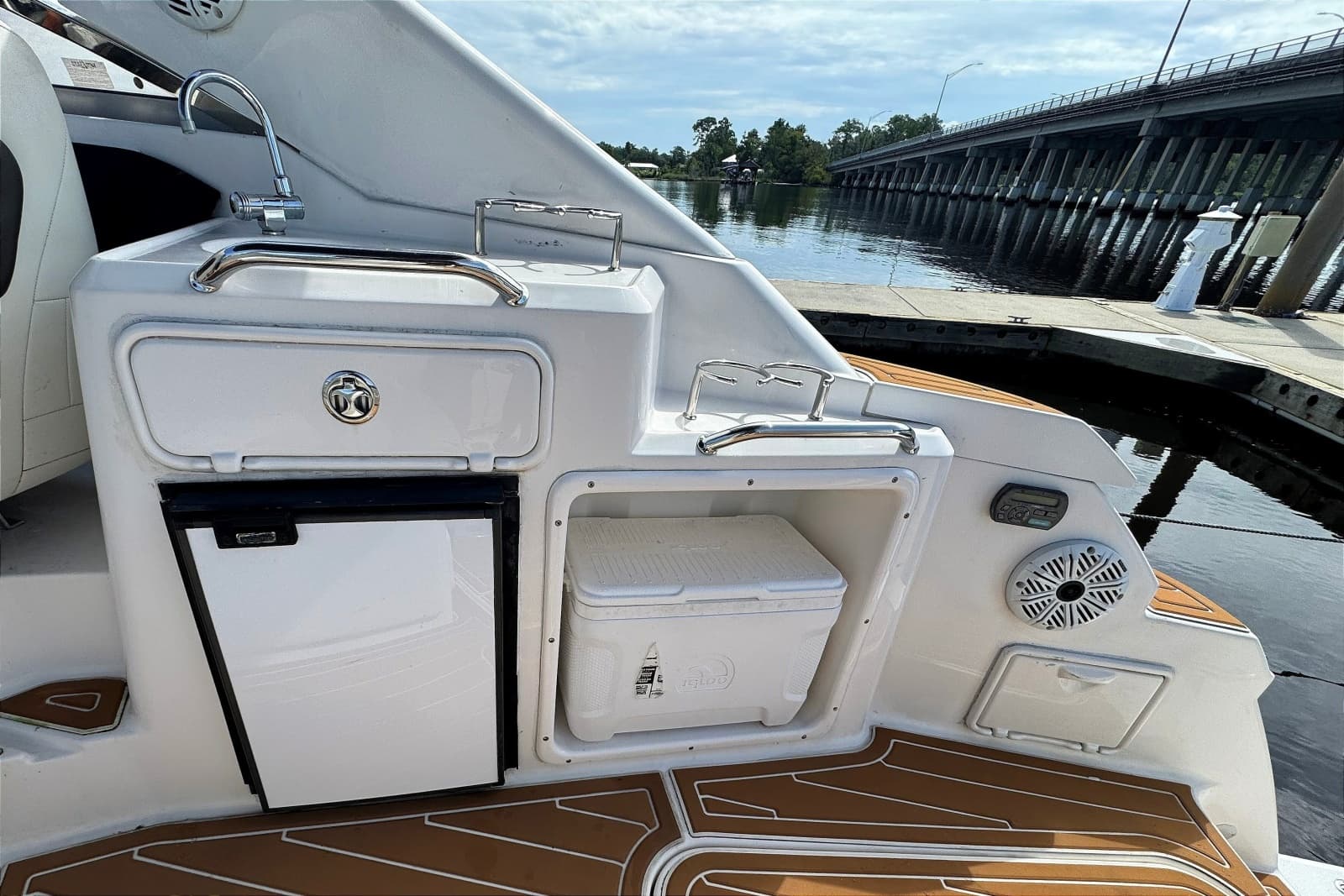 2010 Regal 2860 Window Express - Photo 12