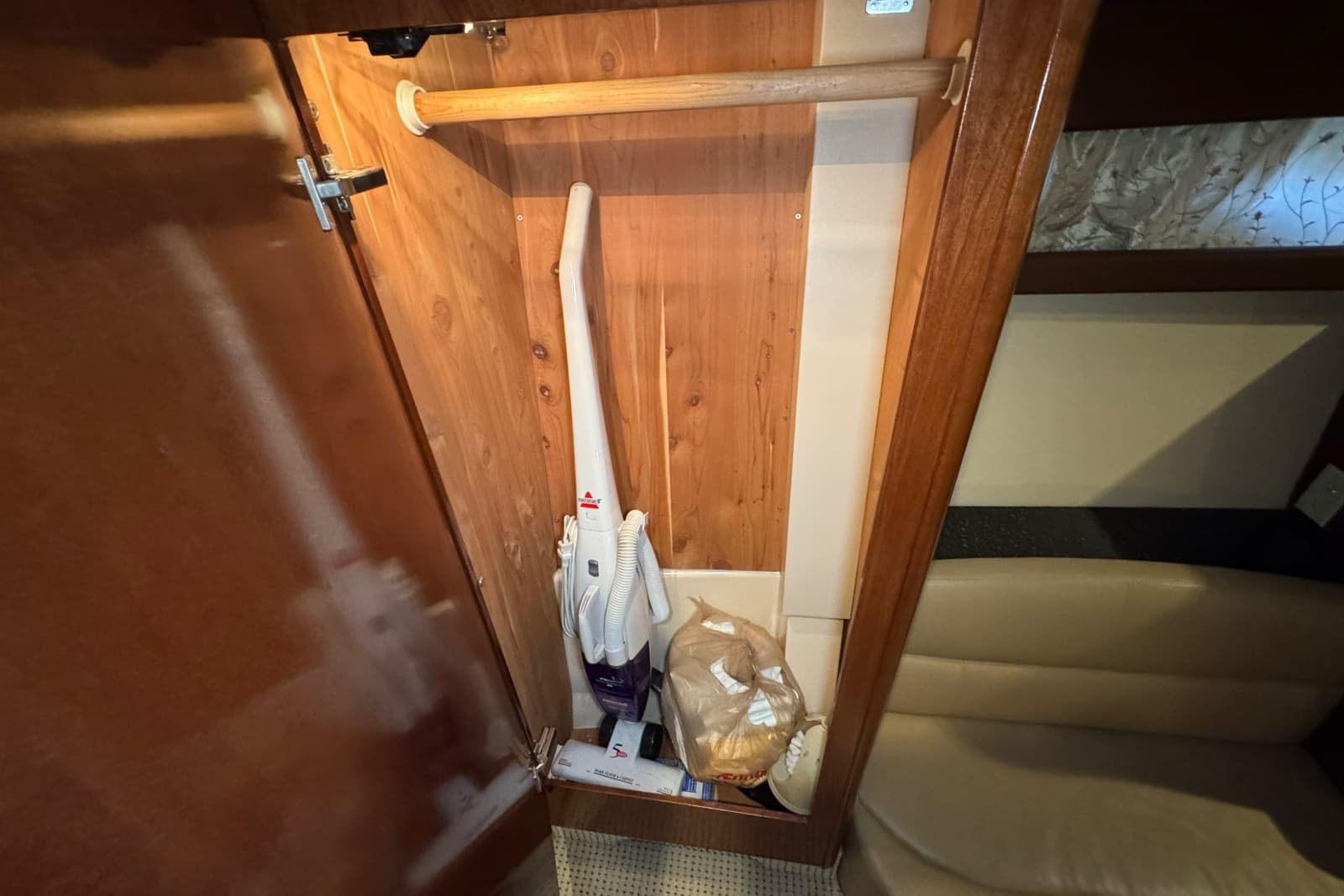 2008 Meridian 411 Sedan - Photo 90