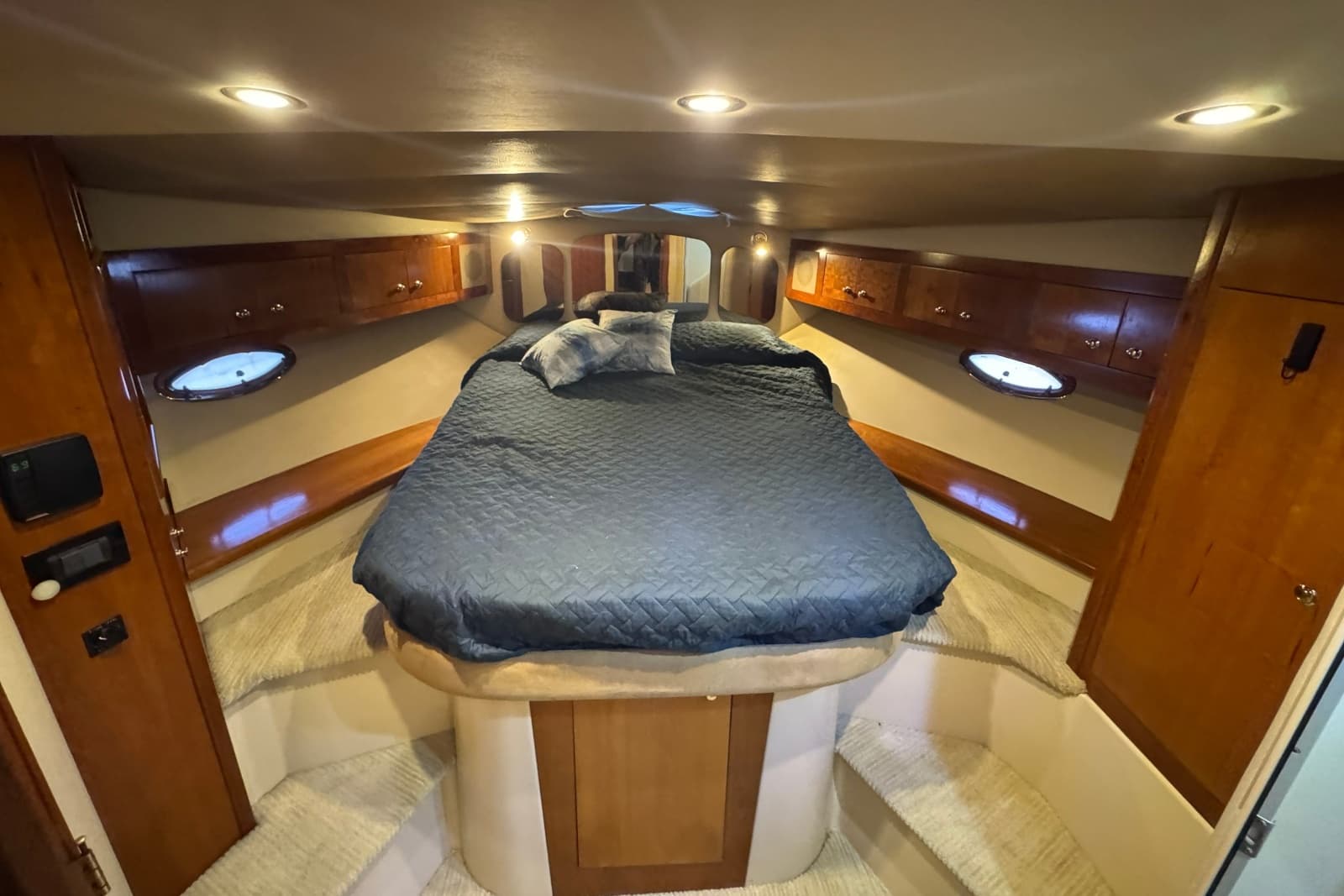 2003 Cruisers Yachts 3970 Express - Photo 22