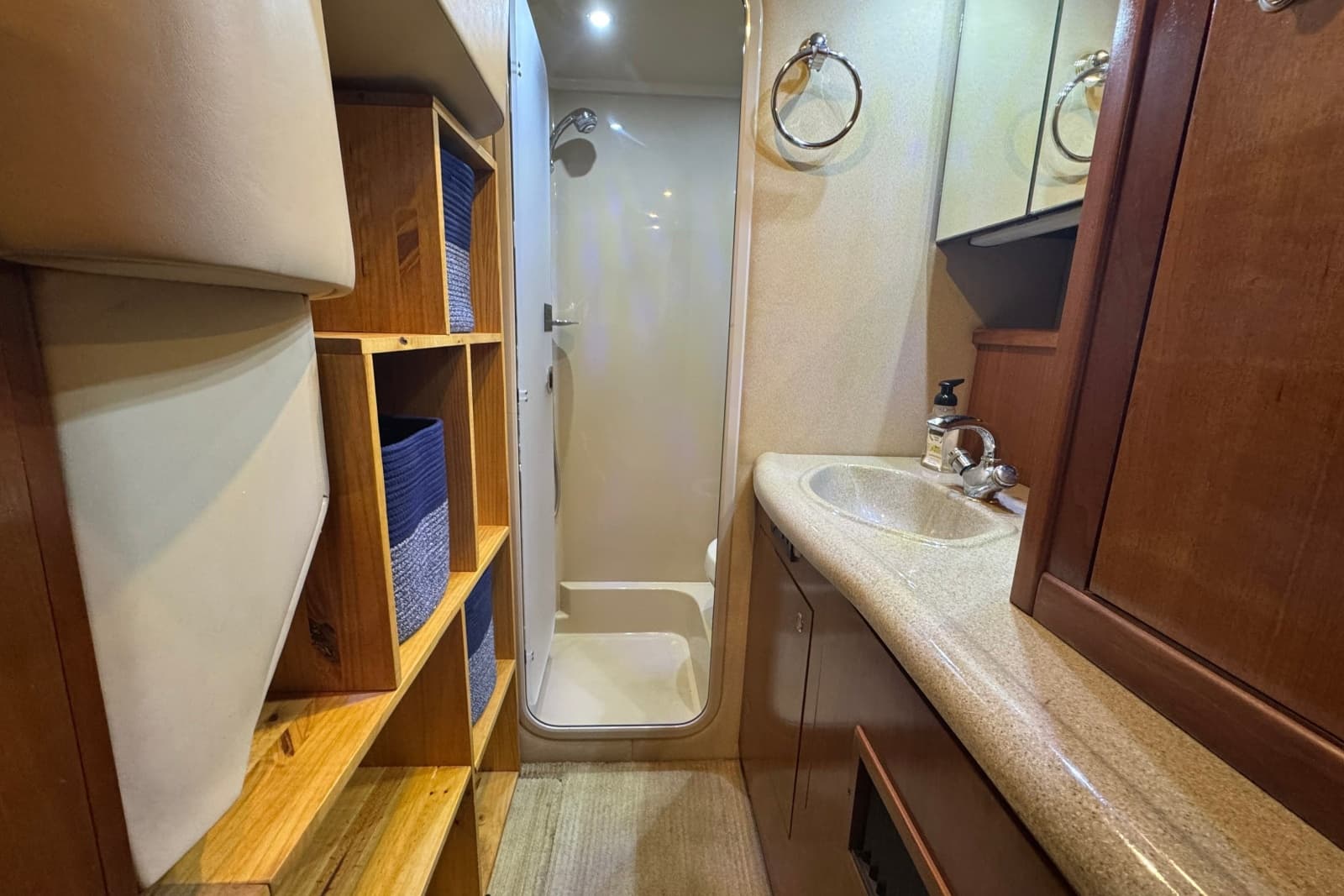 2003 Cruisers Yachts 3970 Express - Photo 17