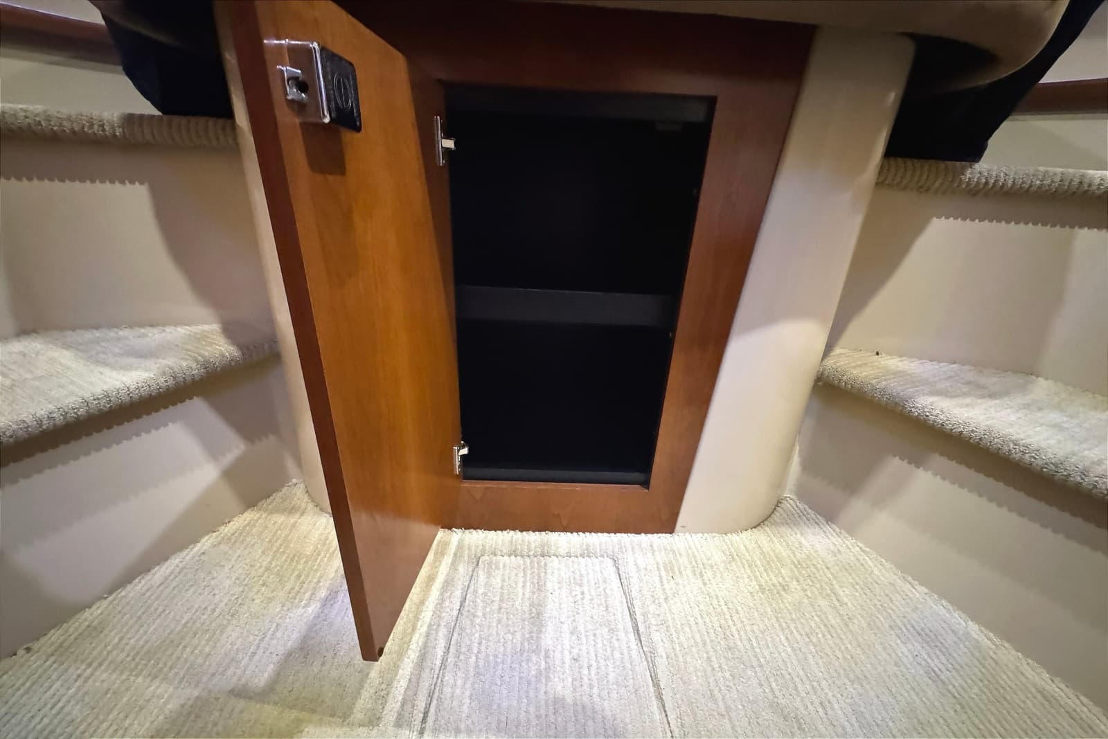 2003 Cruisers Yachts 3970 Express - Photo 27