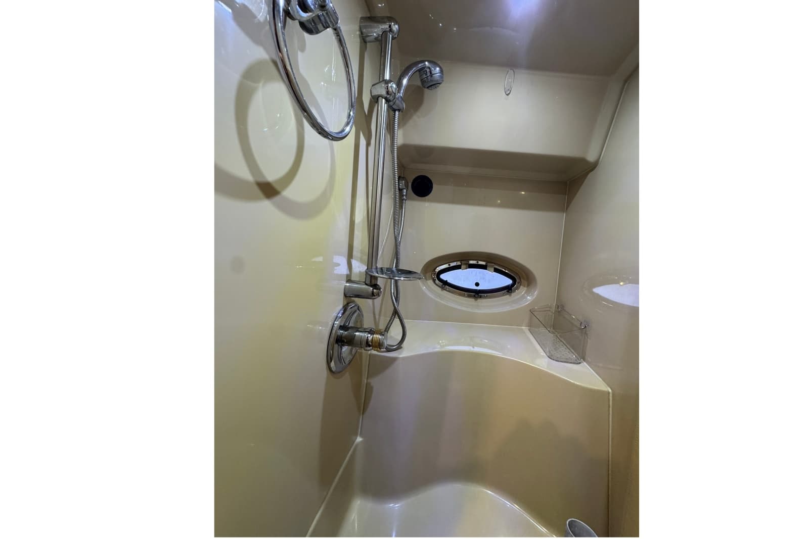 2003 Cruisers Yachts 3970 Express - Photo 34