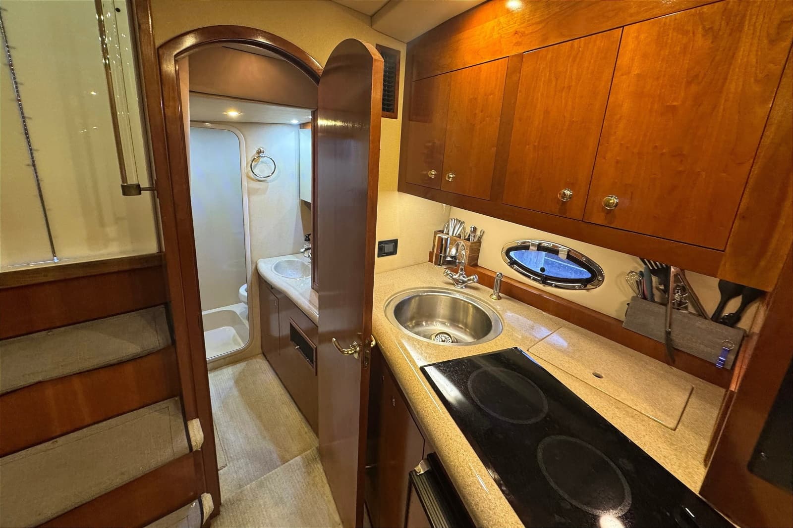 2003 Cruisers Yachts 3970 Express - Photo 18