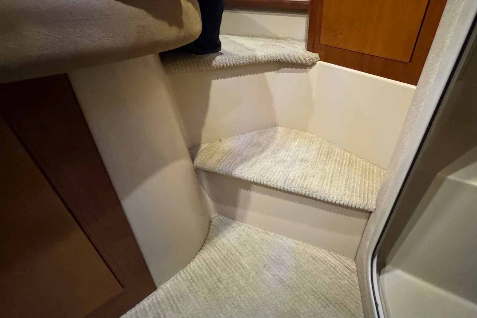2003 Cruisers Yachts 3970 Express - Photo 28
