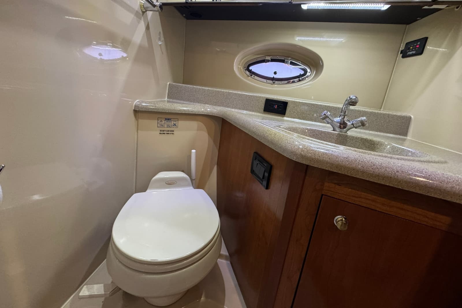 2003 Cruisers Yachts 3970 Express - Photo 33