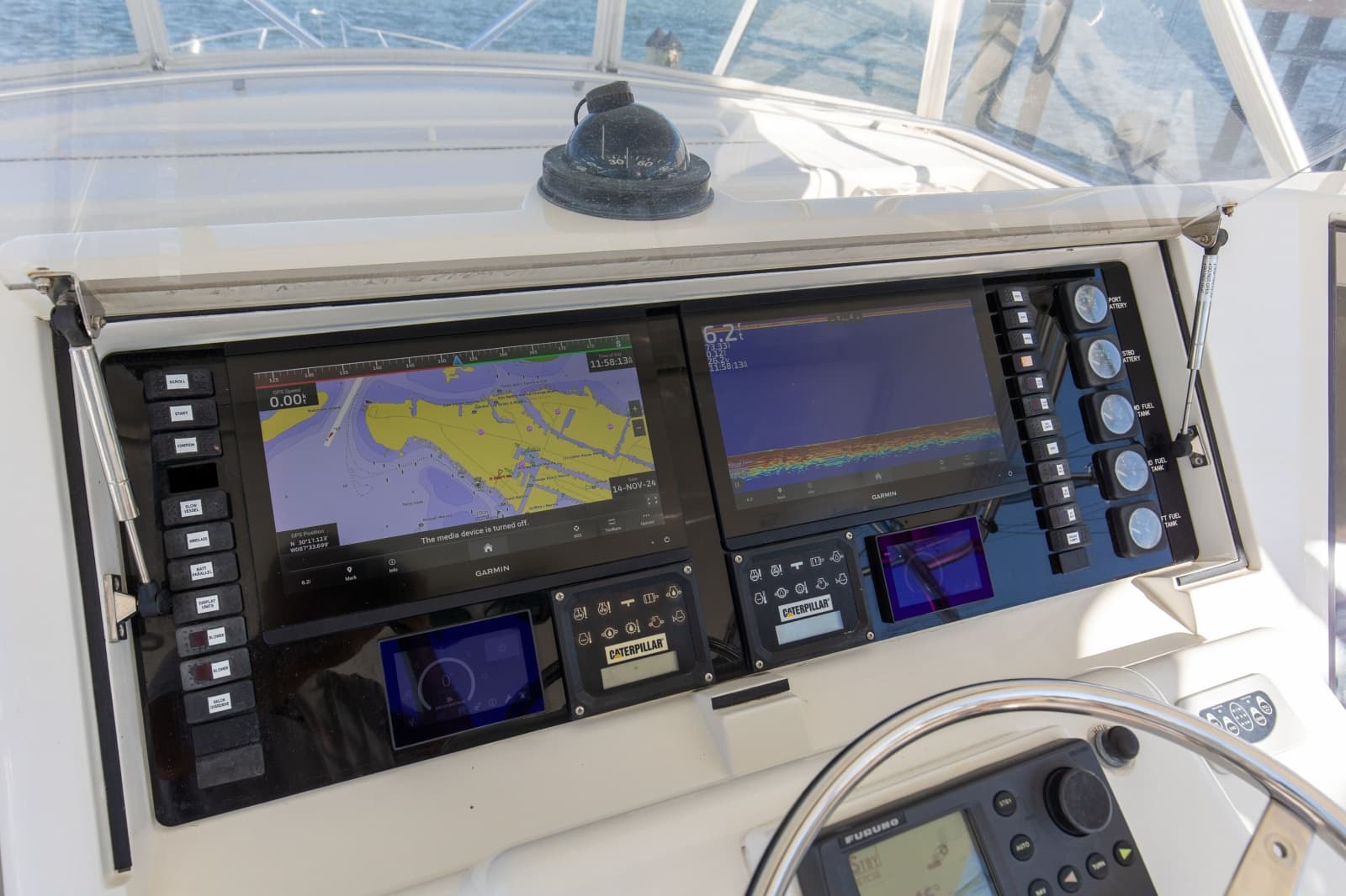 1998 Hatteras 60 Convertible - Photo 32
