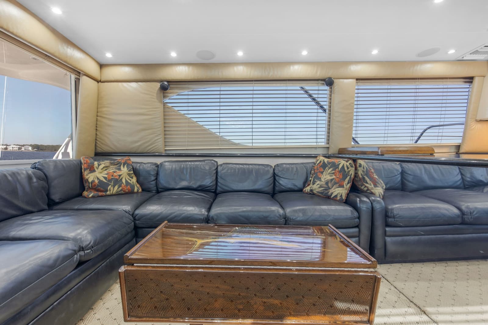 1998 Hatteras 60 Convertible - Photo 7