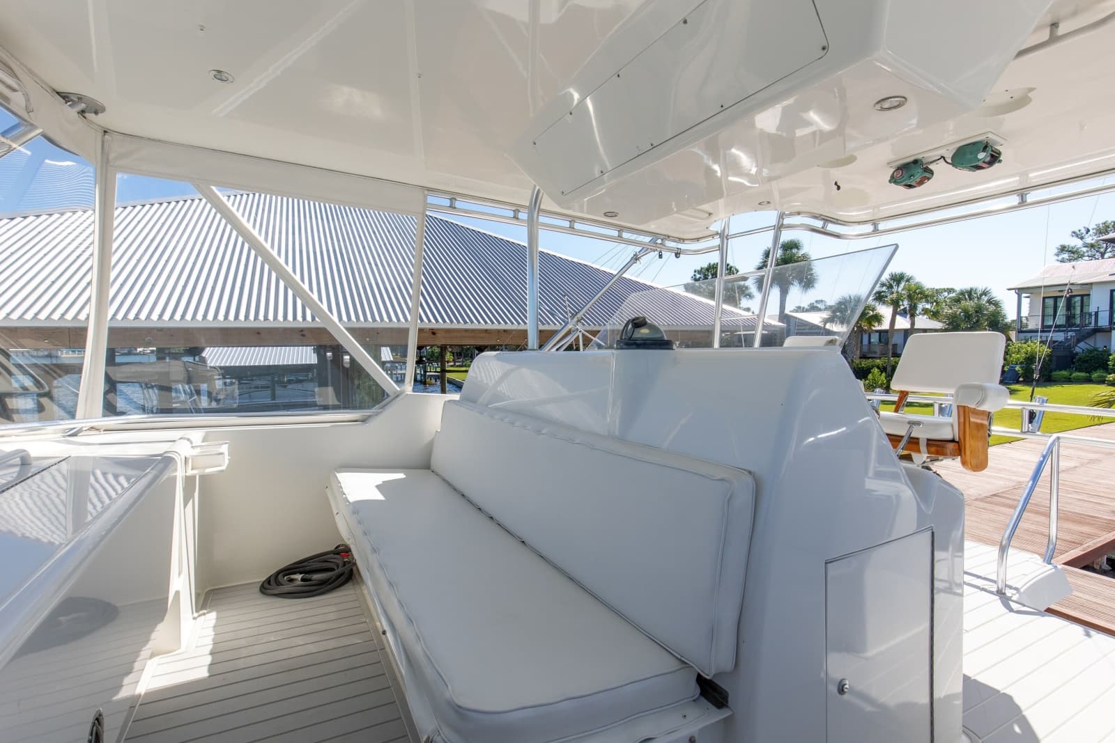 1998 Hatteras 60 Convertible - Photo 34