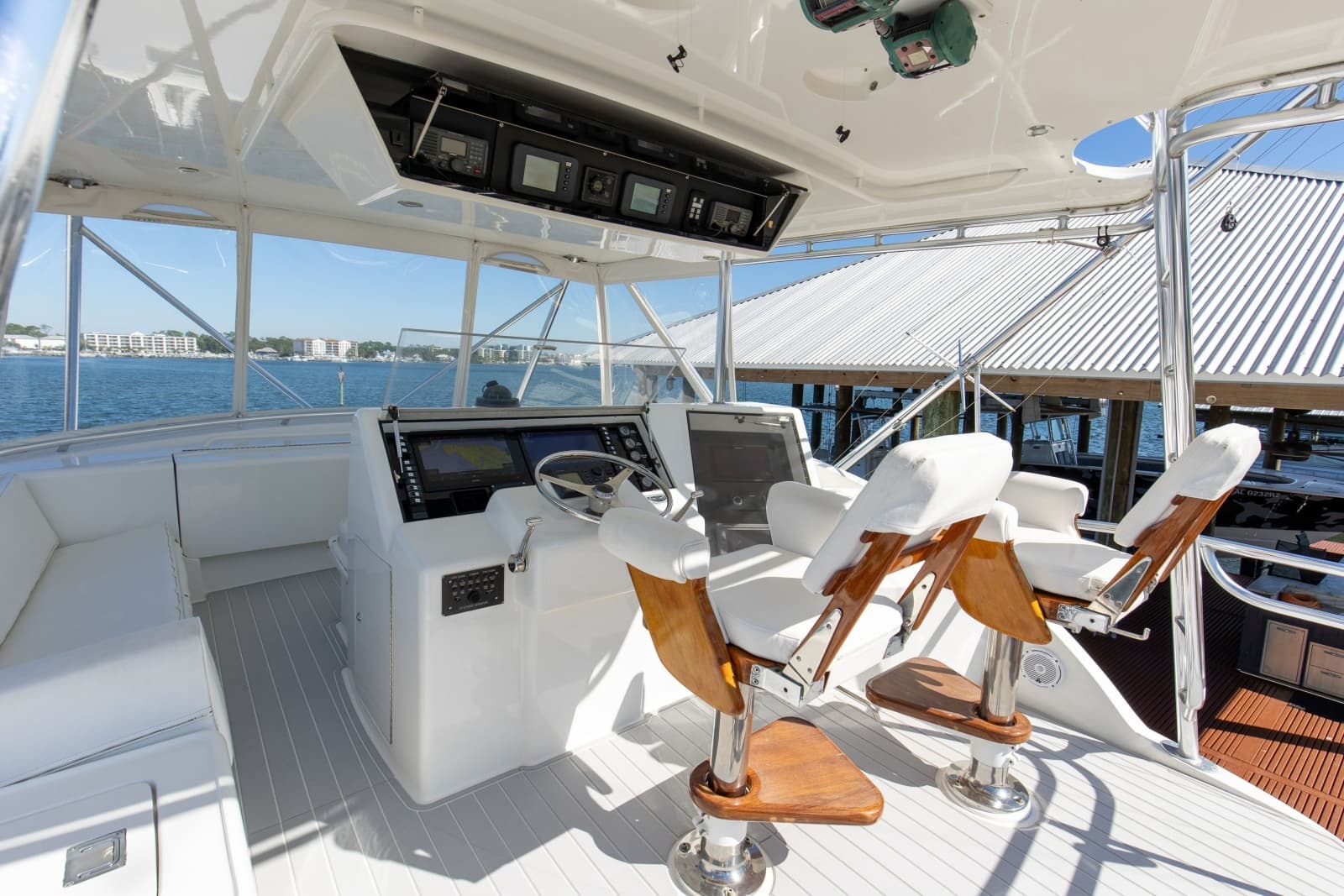 1998 Hatteras 60 Convertible - Photo 31