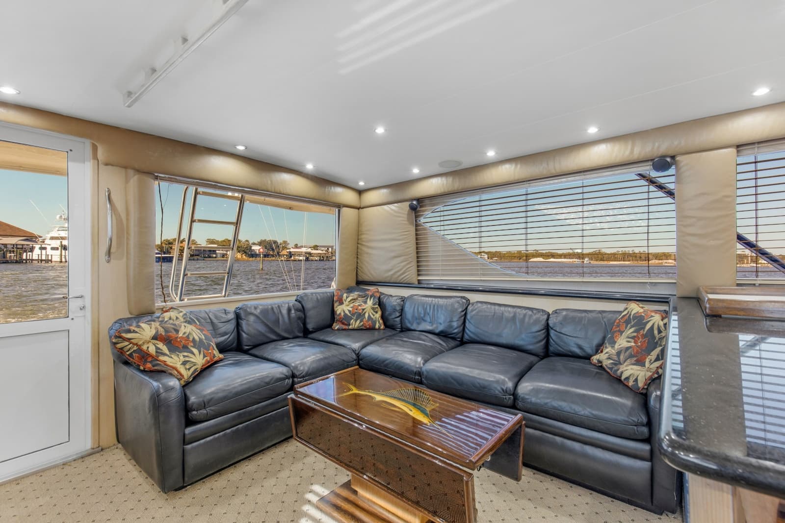 1998 Hatteras 60 Convertible - Photo 6
